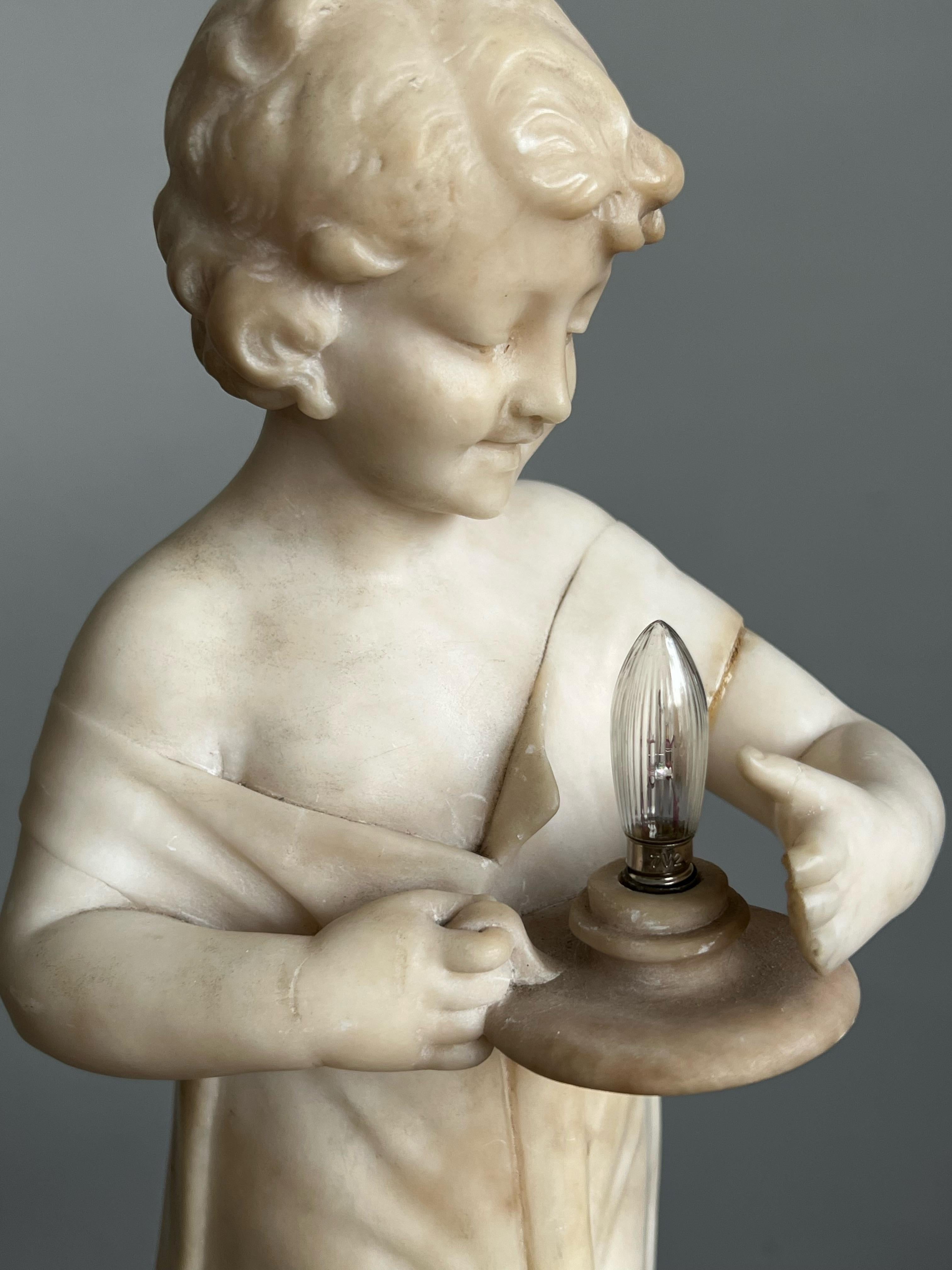 Antike „ Good Night“ Italien Alabaster-Tischlampe mit Mädchenskulptur aus Alabaster von U. Stiaccini, antik im Angebot 11
