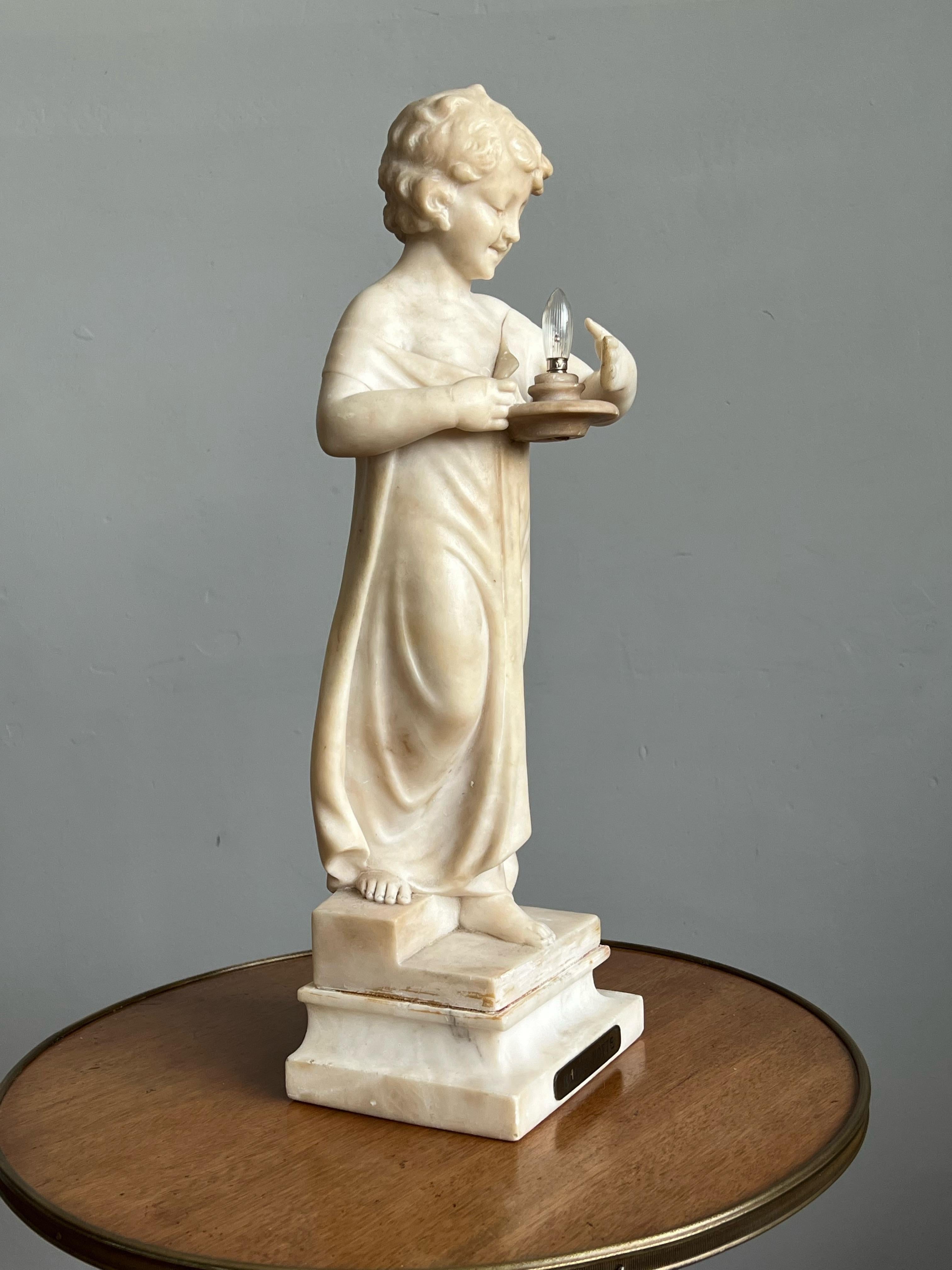 Arts and Crafts Ancienne lampe de bureau Good Night, Italie, sculpture d'une fille en albâtre par U. Stiaccini en vente