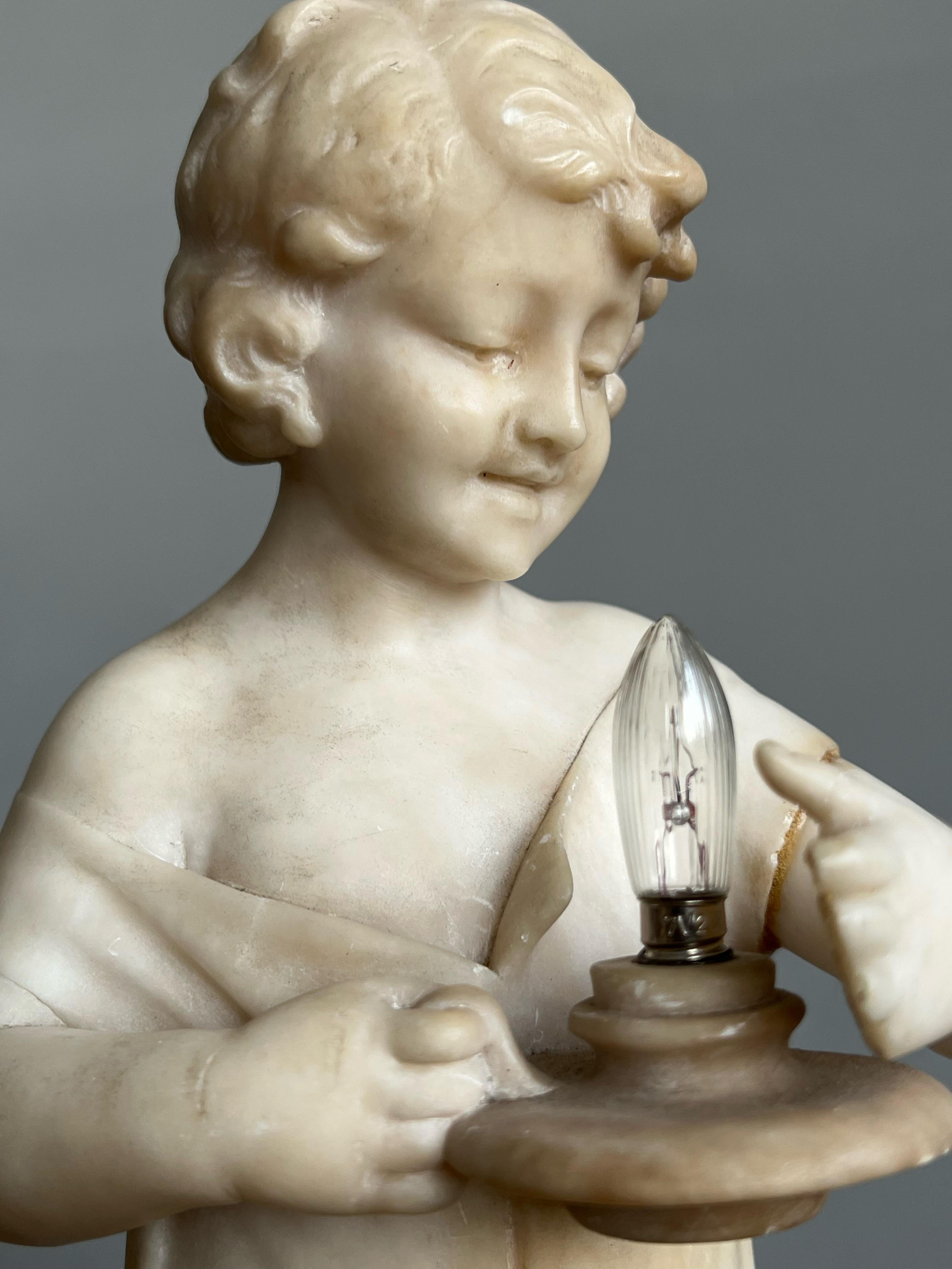 italien Ancienne lampe de bureau Good Night, Italie, sculpture d'une fille en albâtre par U. Stiaccini en vente