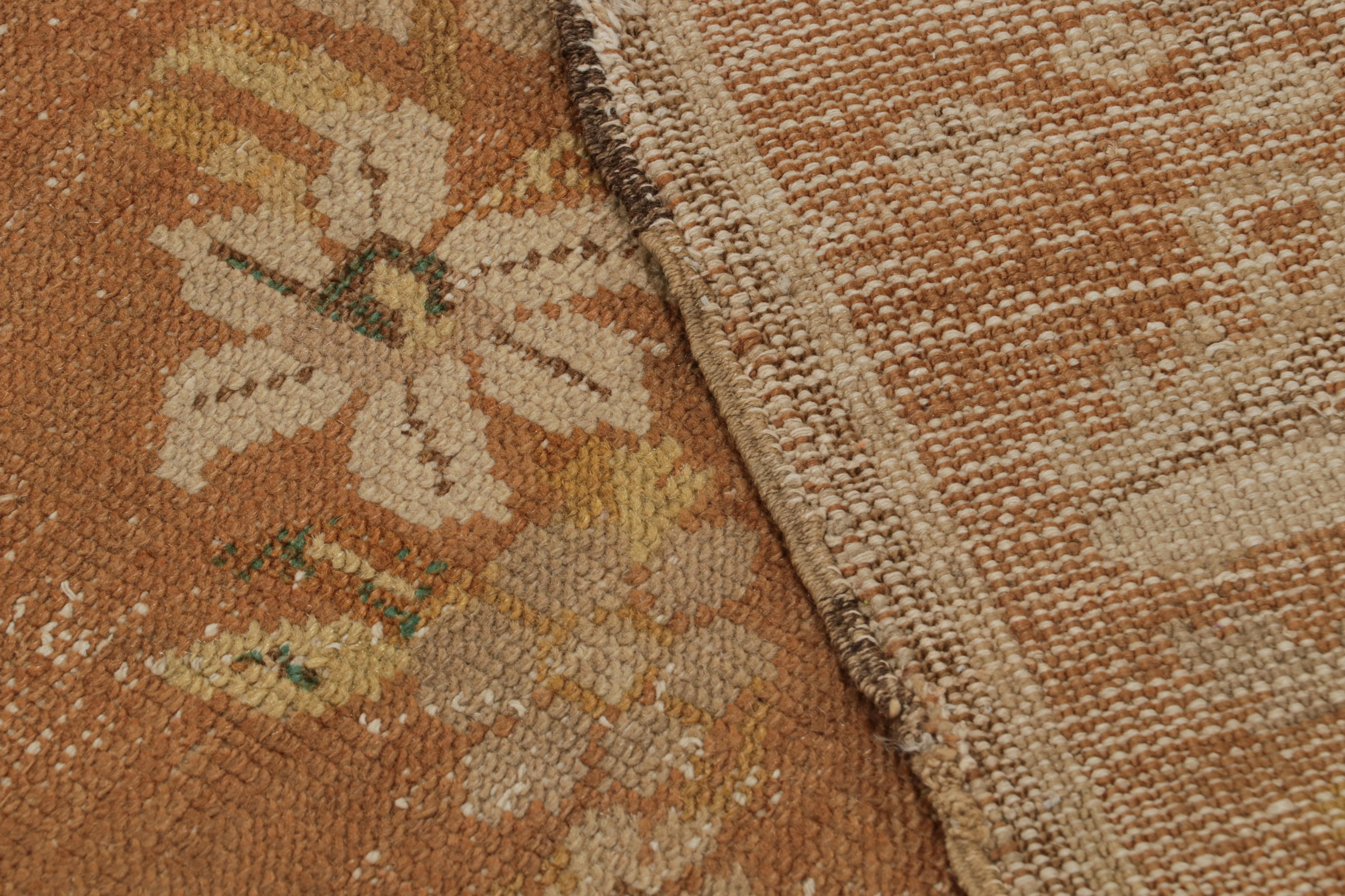 Alfombra antigua Gordes tradicional Floral de lana beige y cobre by Rug & Kilim Lana en venta