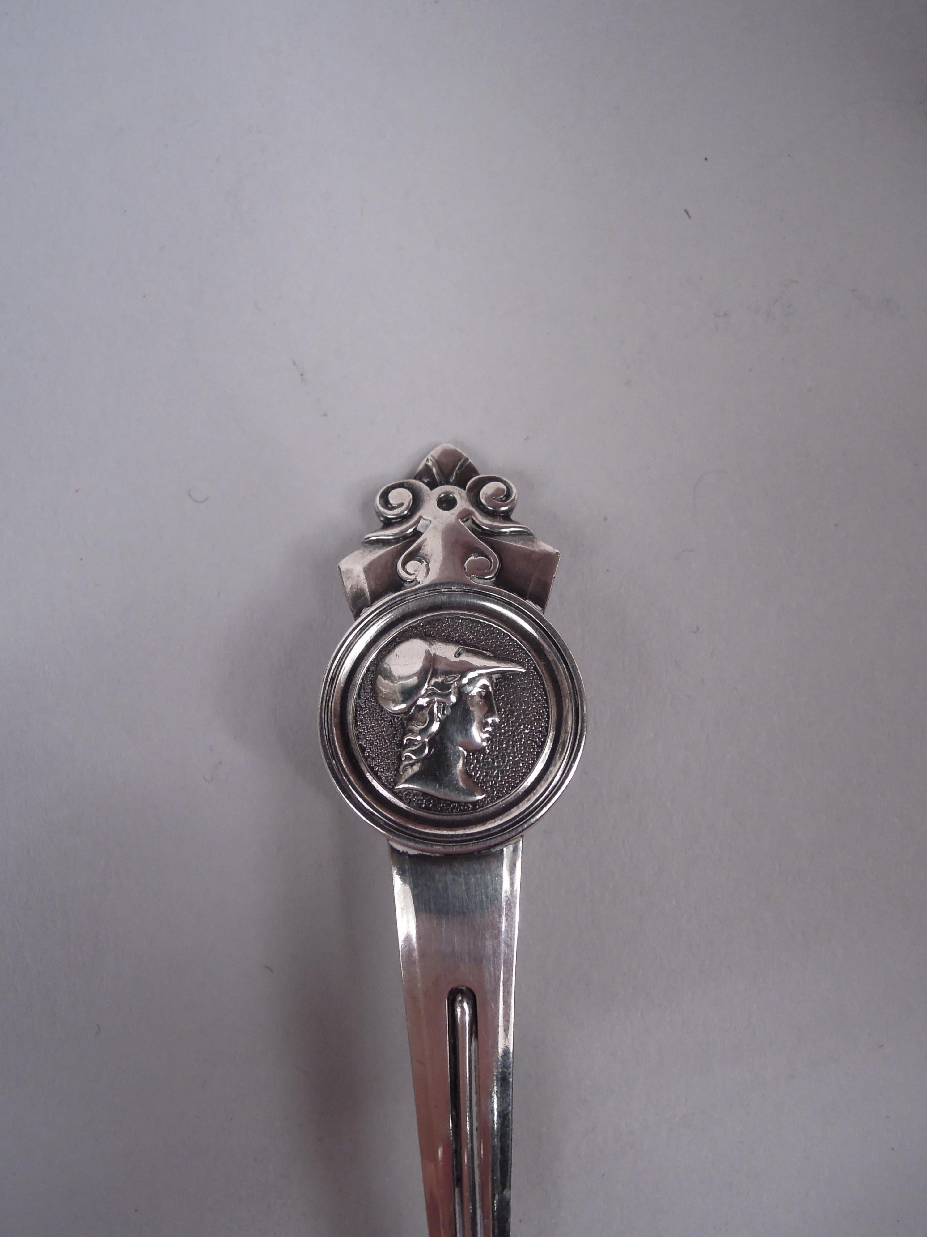 Antico portacucina in argento Gorham Coin con medaglione classico in vendita 2