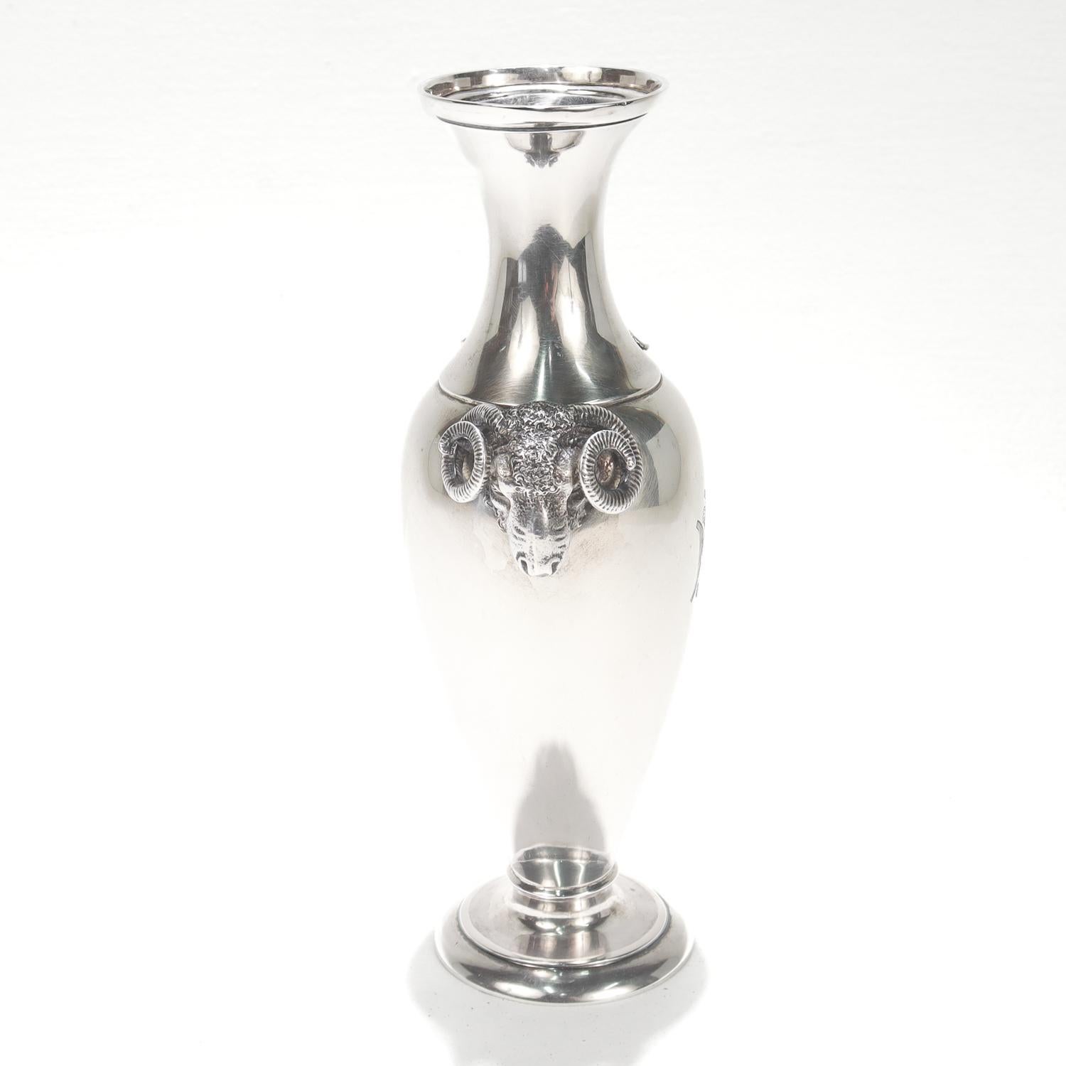Vaso antico Gorham Coin Silver Greek Revival con manici figurati a testa di ariete in vendita 2