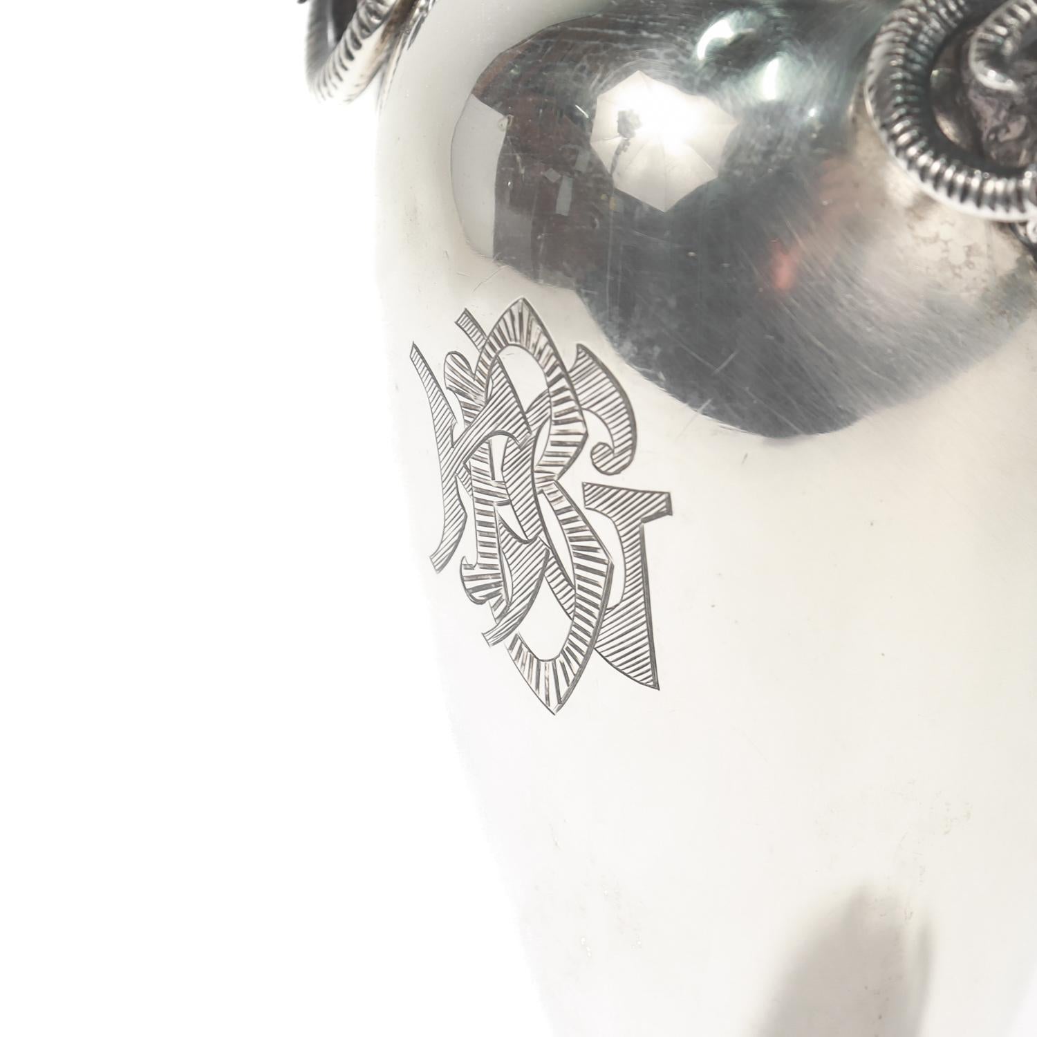 Vaso antico Gorham Coin Silver Greek Revival con manici figurati a testa di ariete in vendita 4