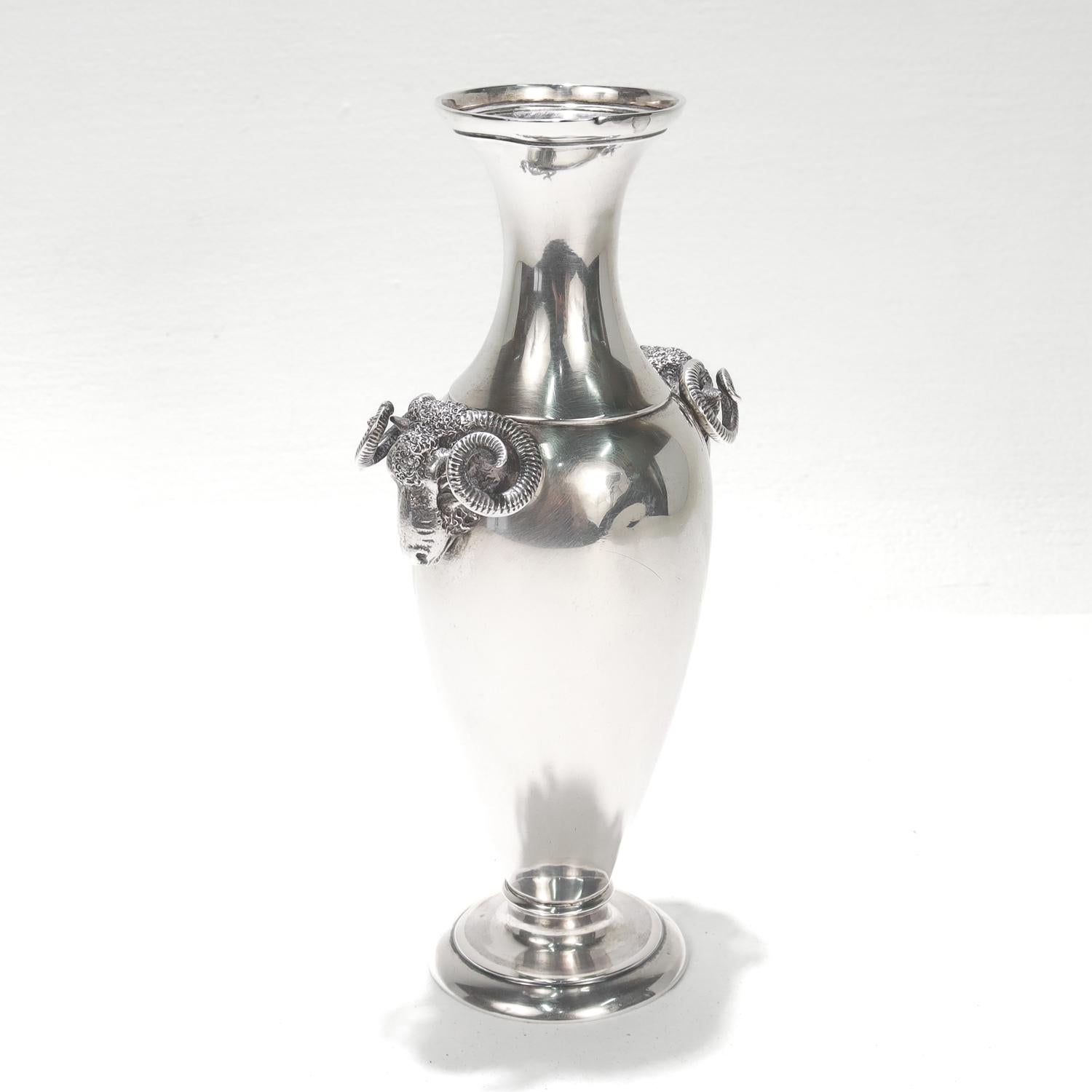 Vaso antico Gorham Coin Silver Greek Revival con manici figurati a testa di ariete In condizioni buone in vendita a Philadelphia, PA