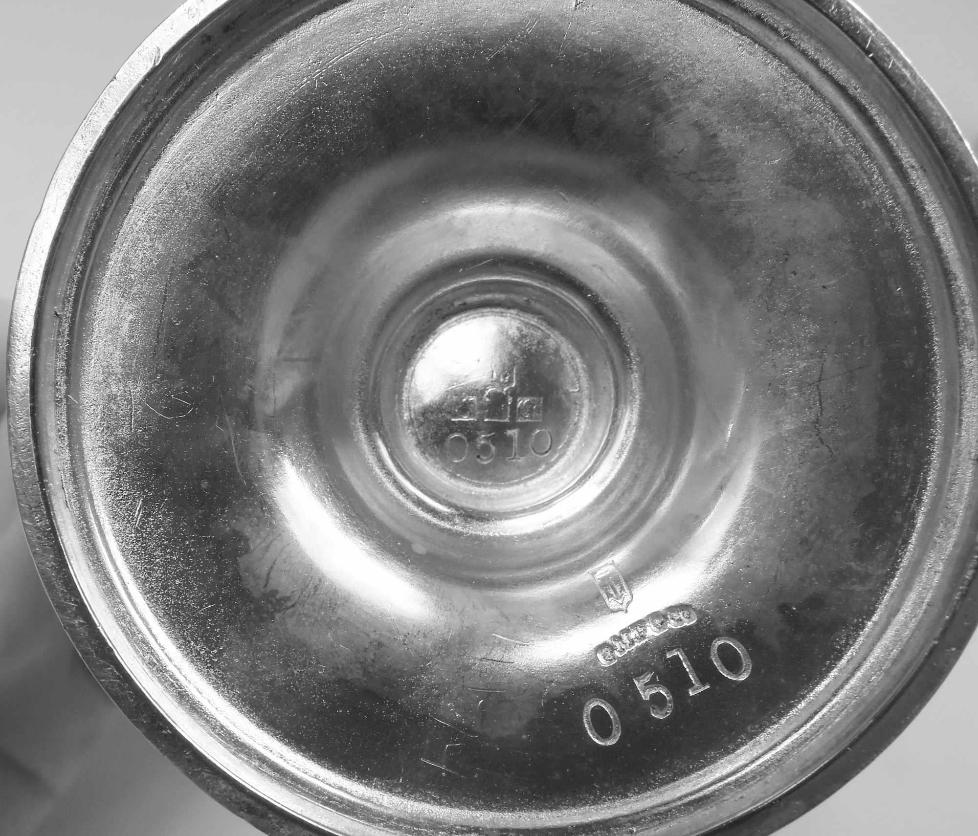 Antico vaso per mostarda in argento con medaglione di Gorham in vendita 3