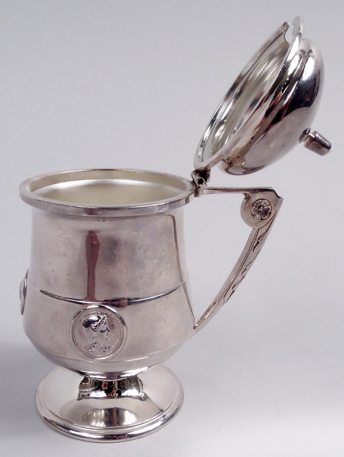 Antico vaso per mostarda in argento con medaglione di Gorham In condizioni buone in vendita a New York, NY