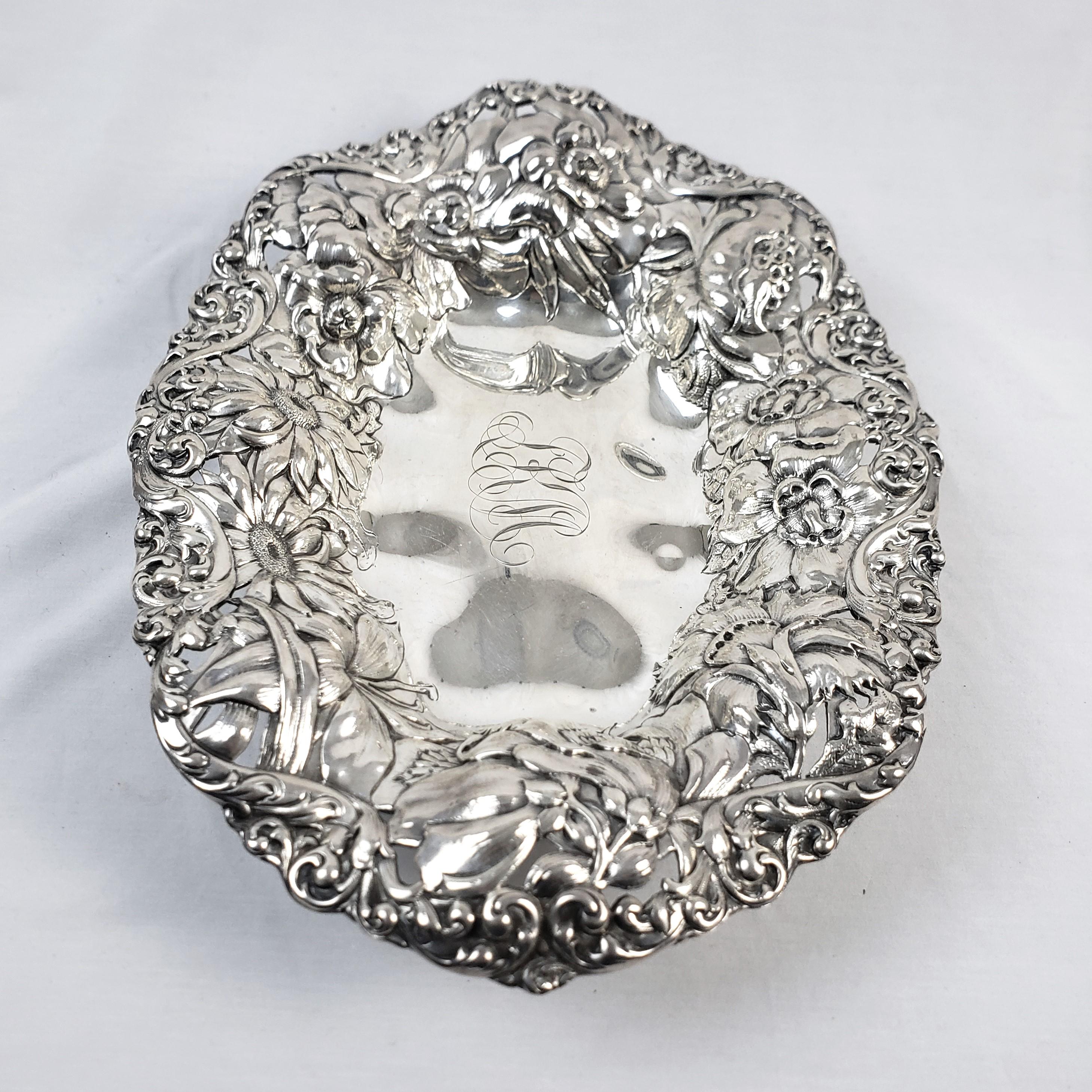 Antike Gorham-Schale aus Sterlingsilber mit verschnörkelter, ziselierter, geblümter Dekoration im Zustand „Gut“ im Angebot in Hamilton, Ontario