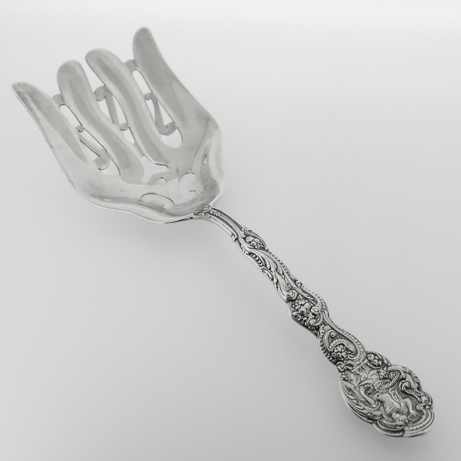 Art nouveau Fourchette à asperges ancienne en argent sterling à motif Versailles de Gorham en vente