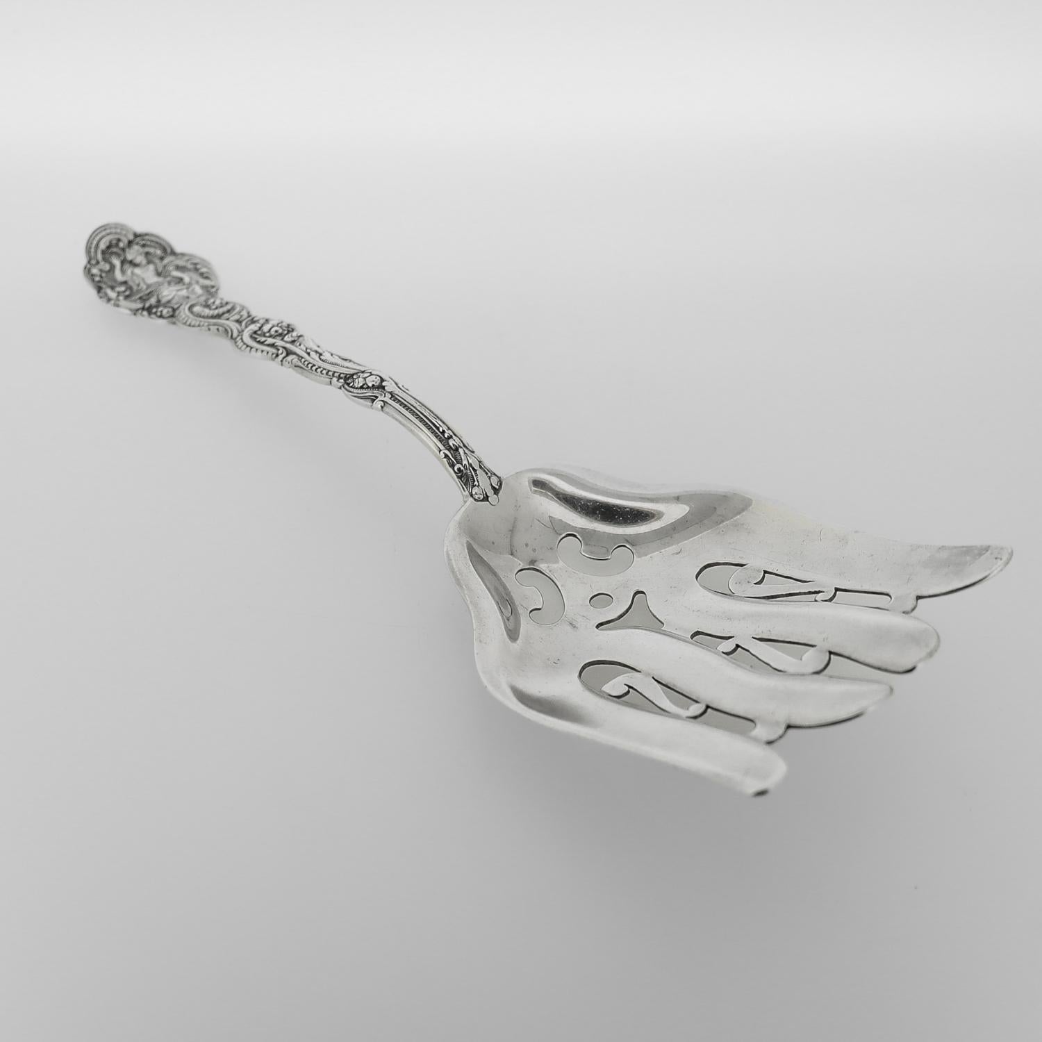 XIXe siècle Fourchette à asperges ancienne en argent sterling à motif Versailles de Gorham en vente
