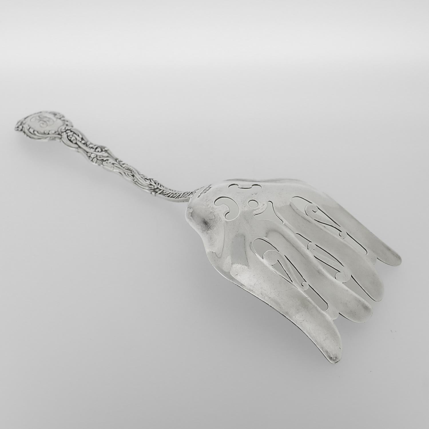 Argent sterling Fourchette à asperges ancienne en argent sterling à motif Versailles de Gorham en vente