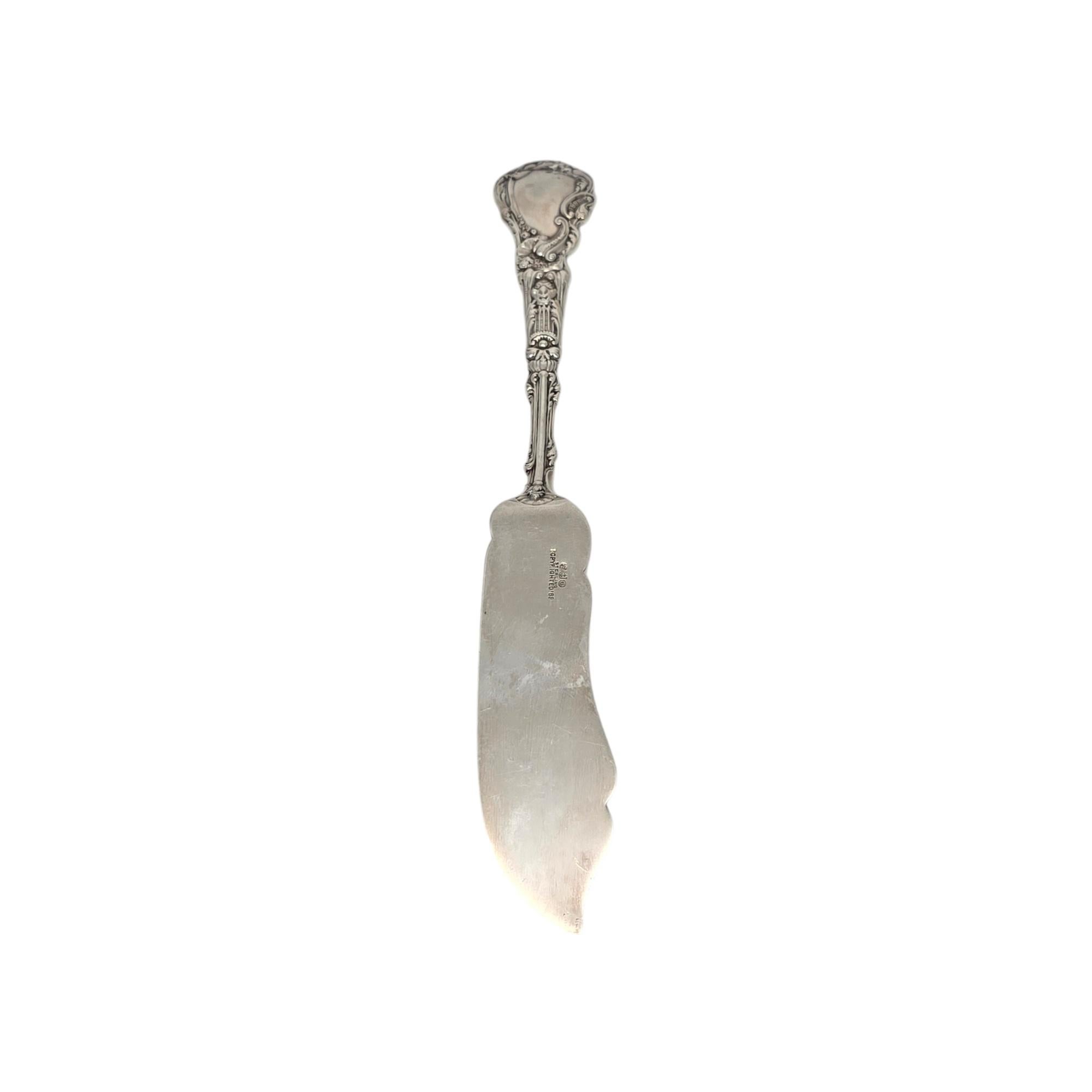 Antico spargiburro in argento sterling con motivo Versailles di Gorham.

Nessun monogramma

Versailles di Gorham è un motivo a più motivi disegnato da Antoine Heller nel 1885. Con il nome della Reggia di Versailles, il disegno raffigura scene ornate