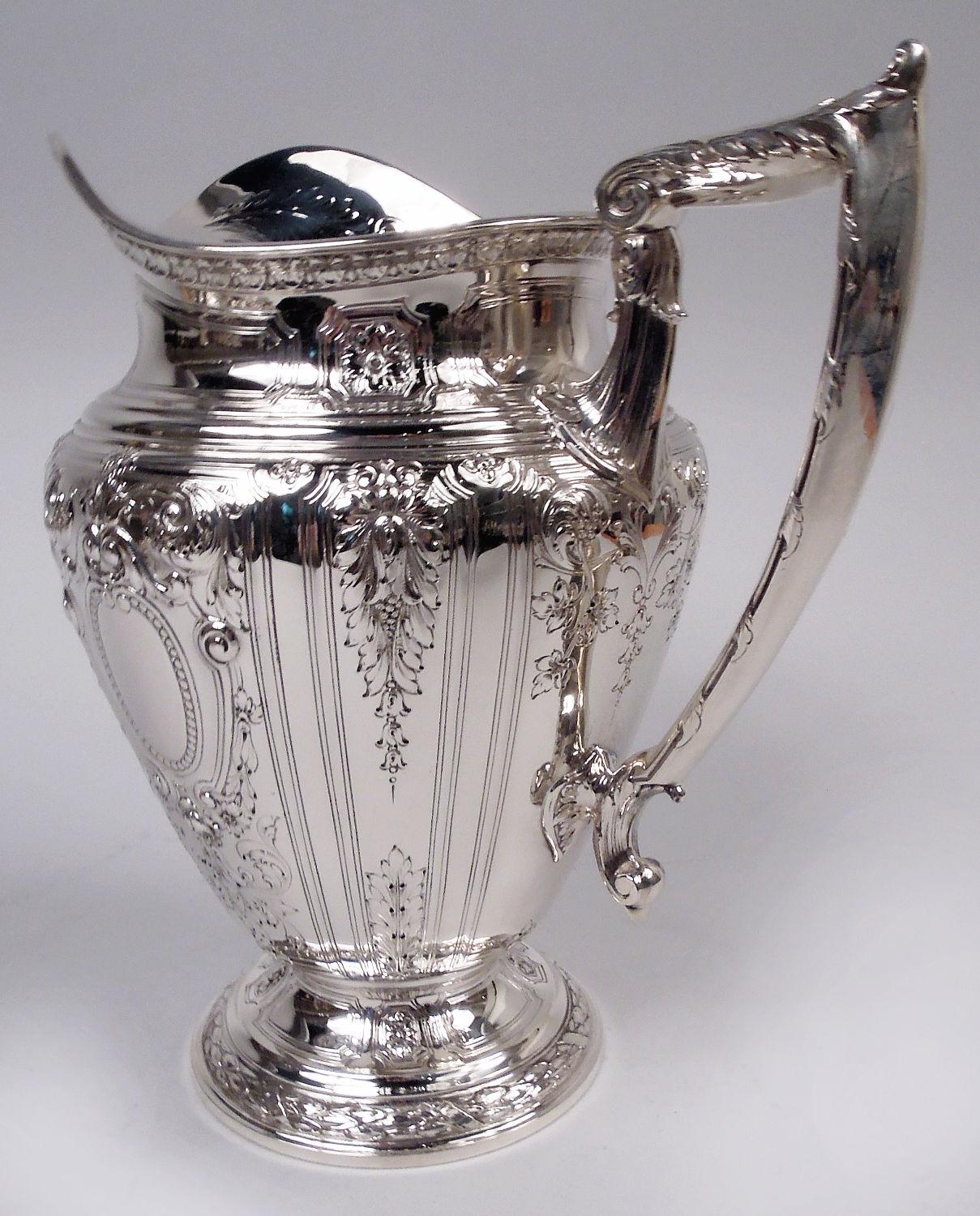 Antica brocca d'acqua Gorham con l'apprezzabile motivo Maintenon del 1929 in vendita 1