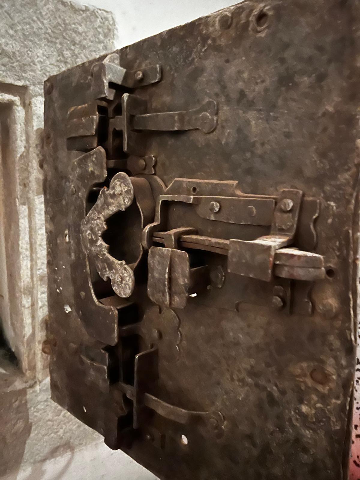 Austrian Antique Gothic 16th C. Wrought Iron Safe Door with Three-Key Locking System For Sale
