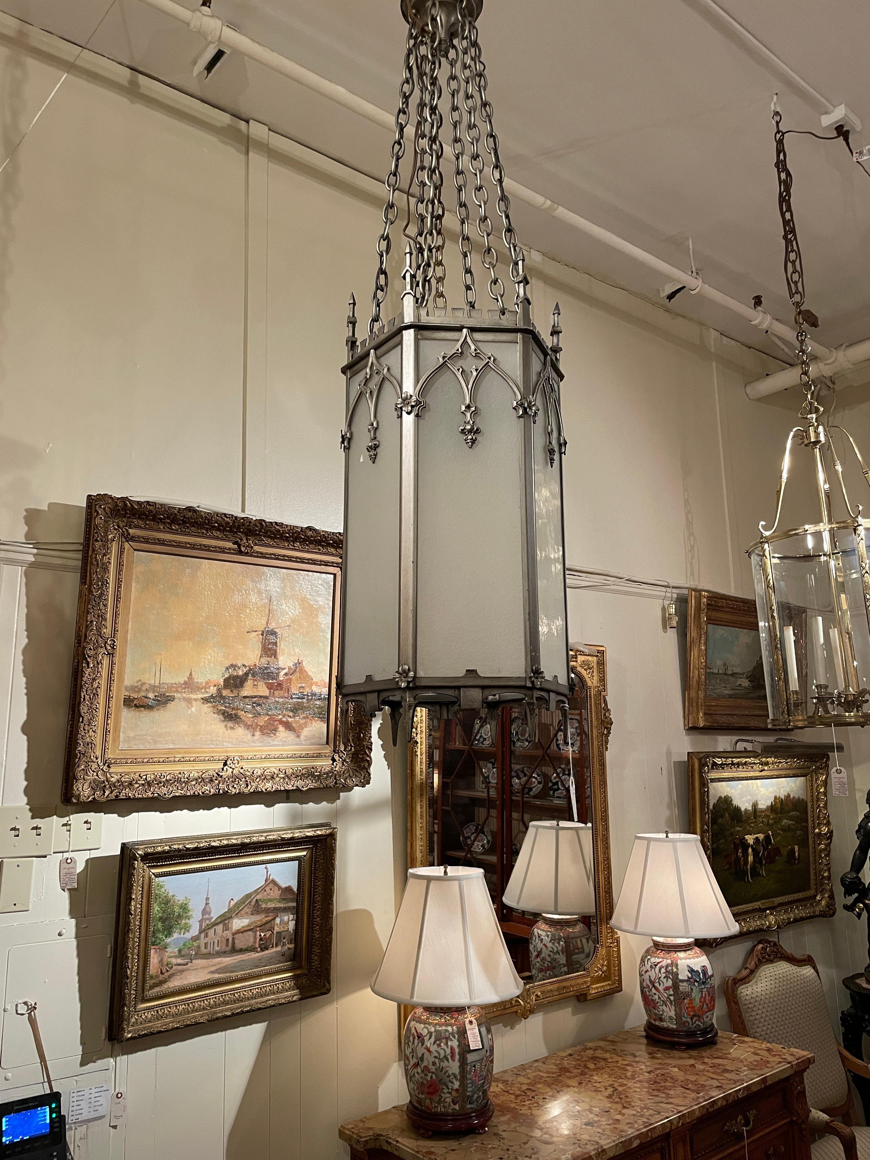 Fer Lanterne de salle gothique américaine ancienne en fer, vers 1900-1910 en vente