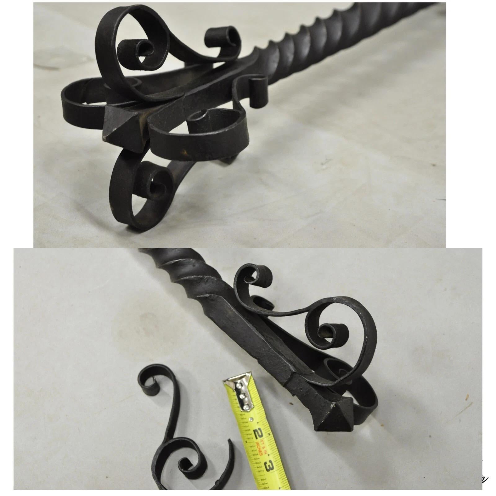 Antiguo Gótico Artes y Oficios Grande de hierro forjado Chimenea Andirons w / Bar - Set en venta 4
