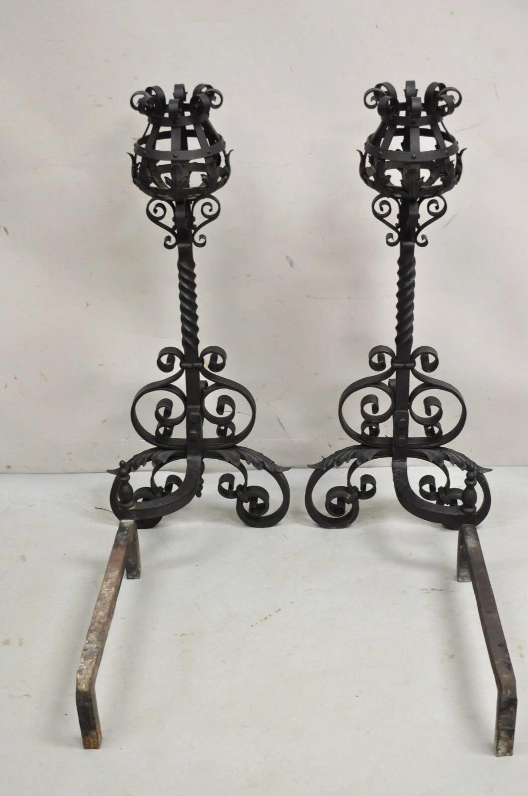 Antiguo Gótico Artes y Oficios Grande de hierro forjado Chimenea Andirons w / Bar - Set siglo XIX en venta