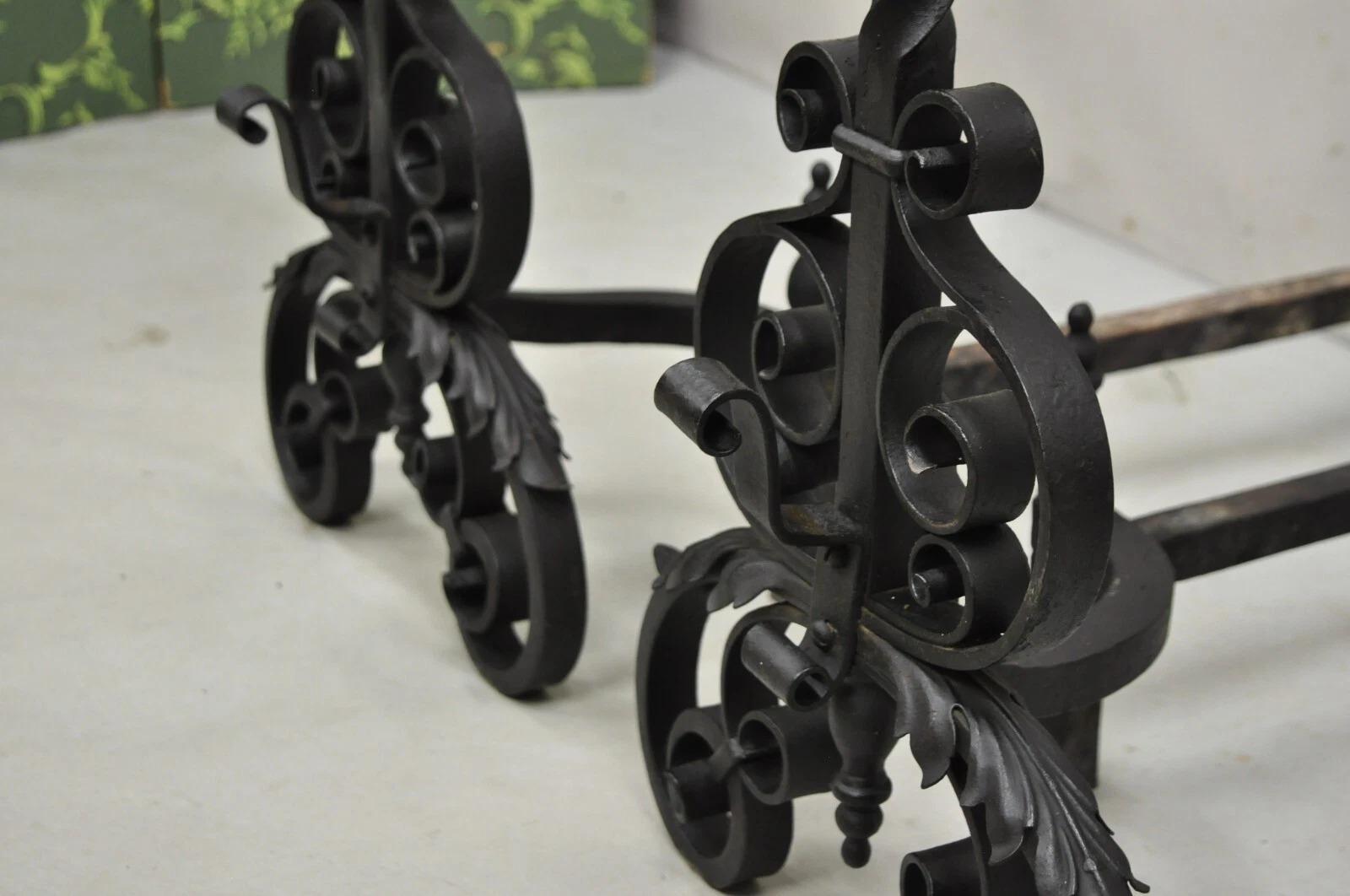 Antiguo Gótico Artes y Oficios Grande de hierro forjado Chimenea Andirons w / Bar - Set en venta 3