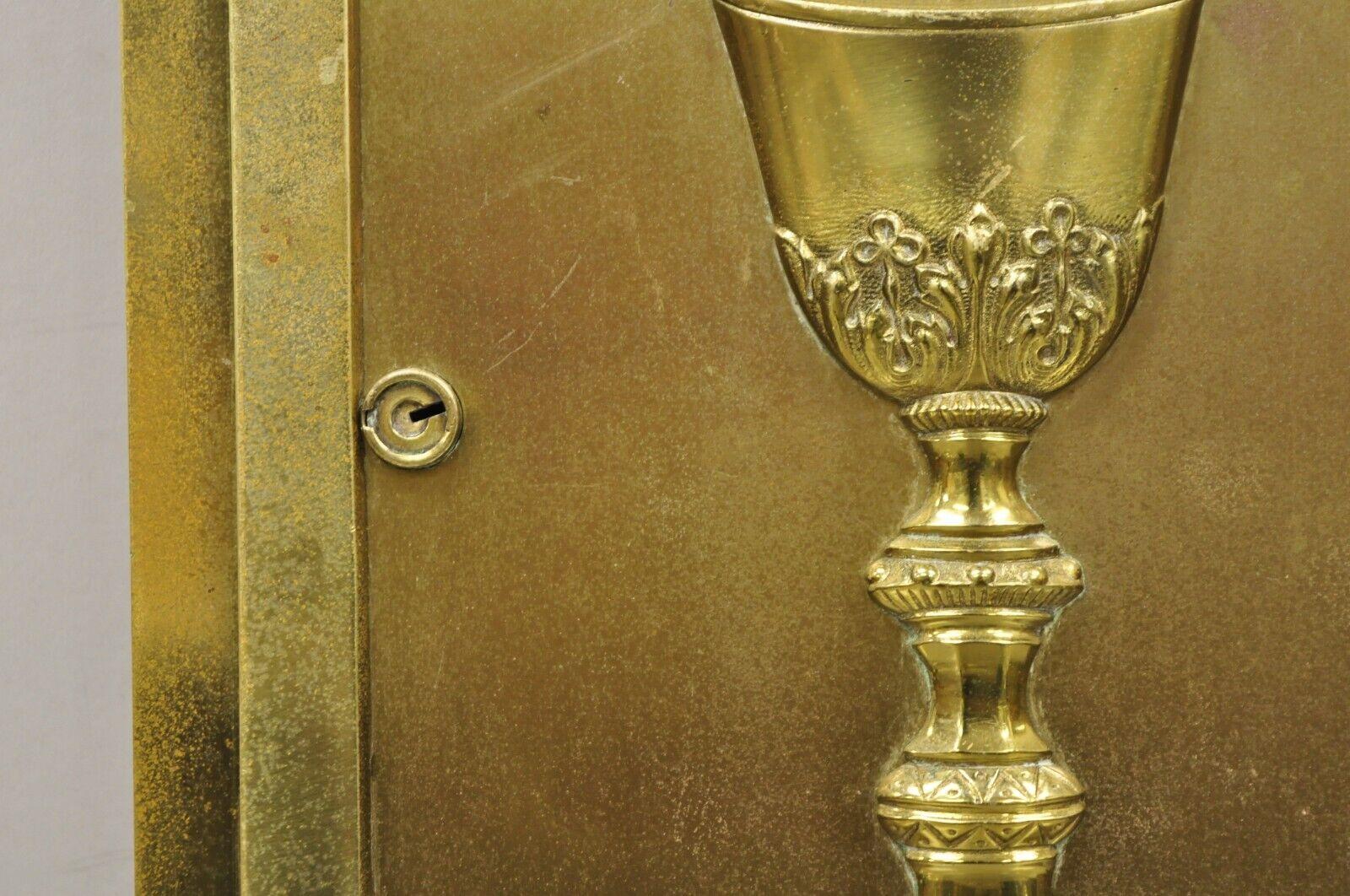 Antiker gotisch-bronzefarbener Wand-Altar-Tür-Tabernakel mit Chalice (B) (Bronze) im Angebot
