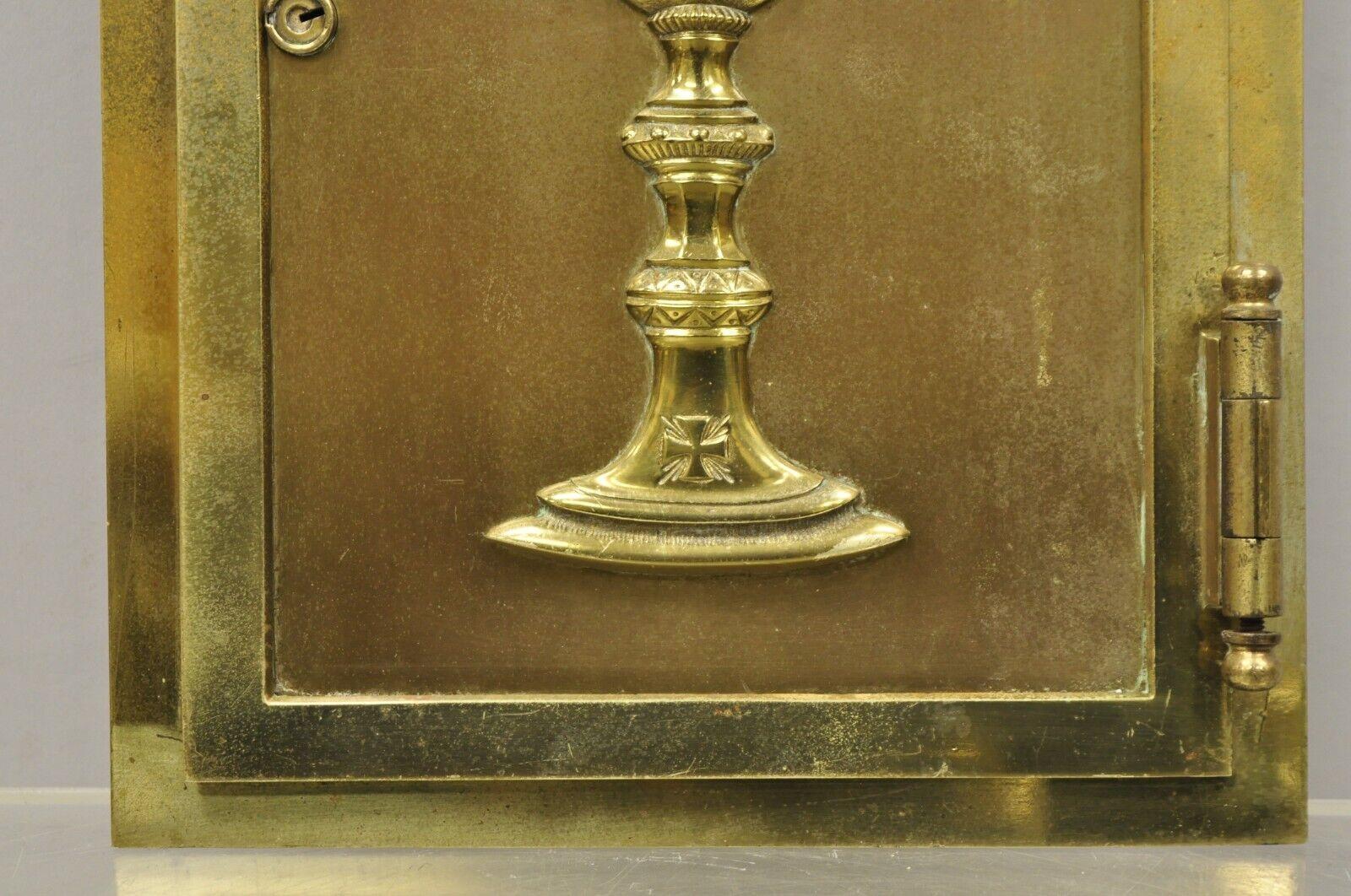Antiker gotisch-bronzefarbener Wand-Altar-Tür-Tabernakel mit Chalice (B) im Angebot 1