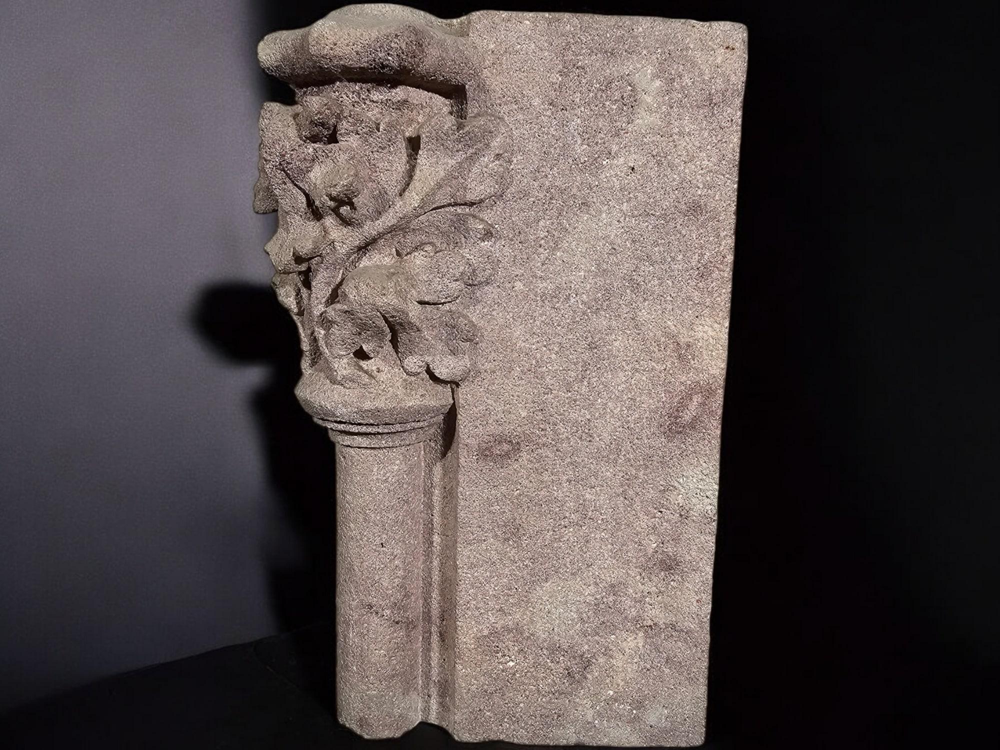 Metà XVIII secolo Capitello gotico antico - 18° secolo in vendita