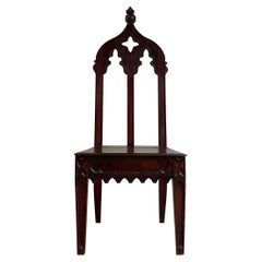 Chaise d'église gothique ancienne en acajou sculpté