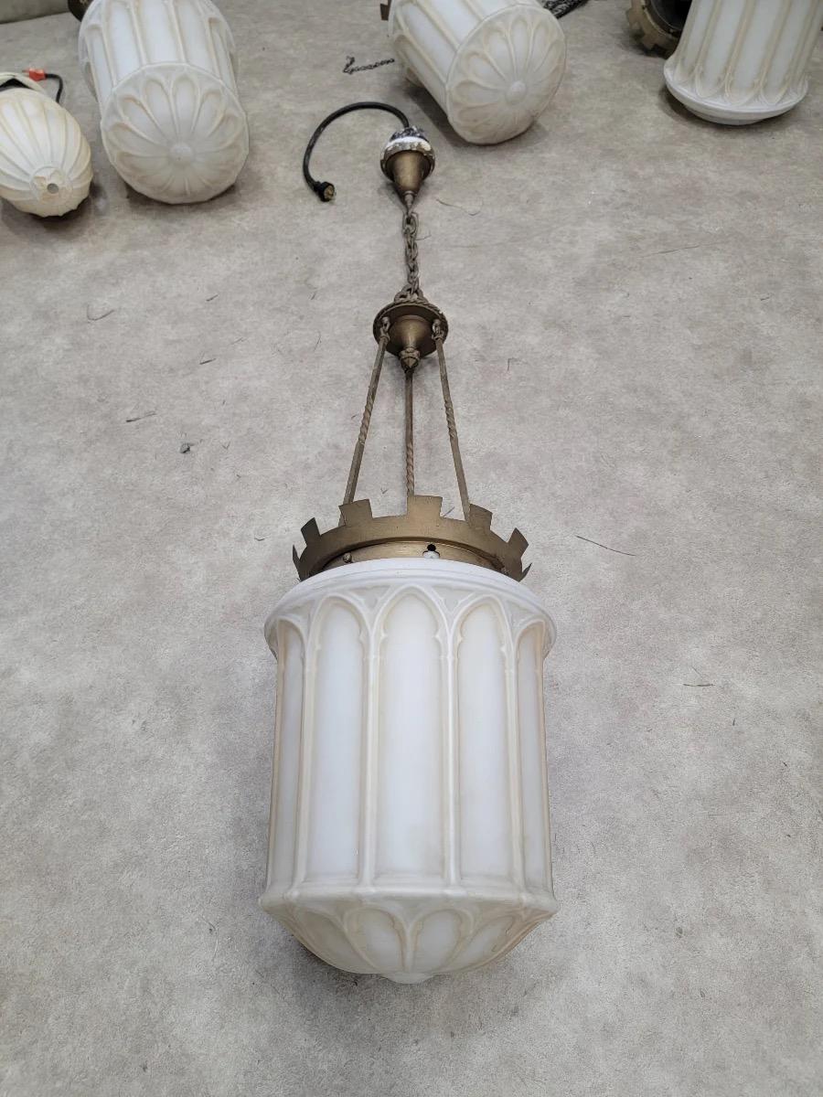 Antico pendente vittoriano in vetro lattiginoso - Set di 2 luci in vendita 7