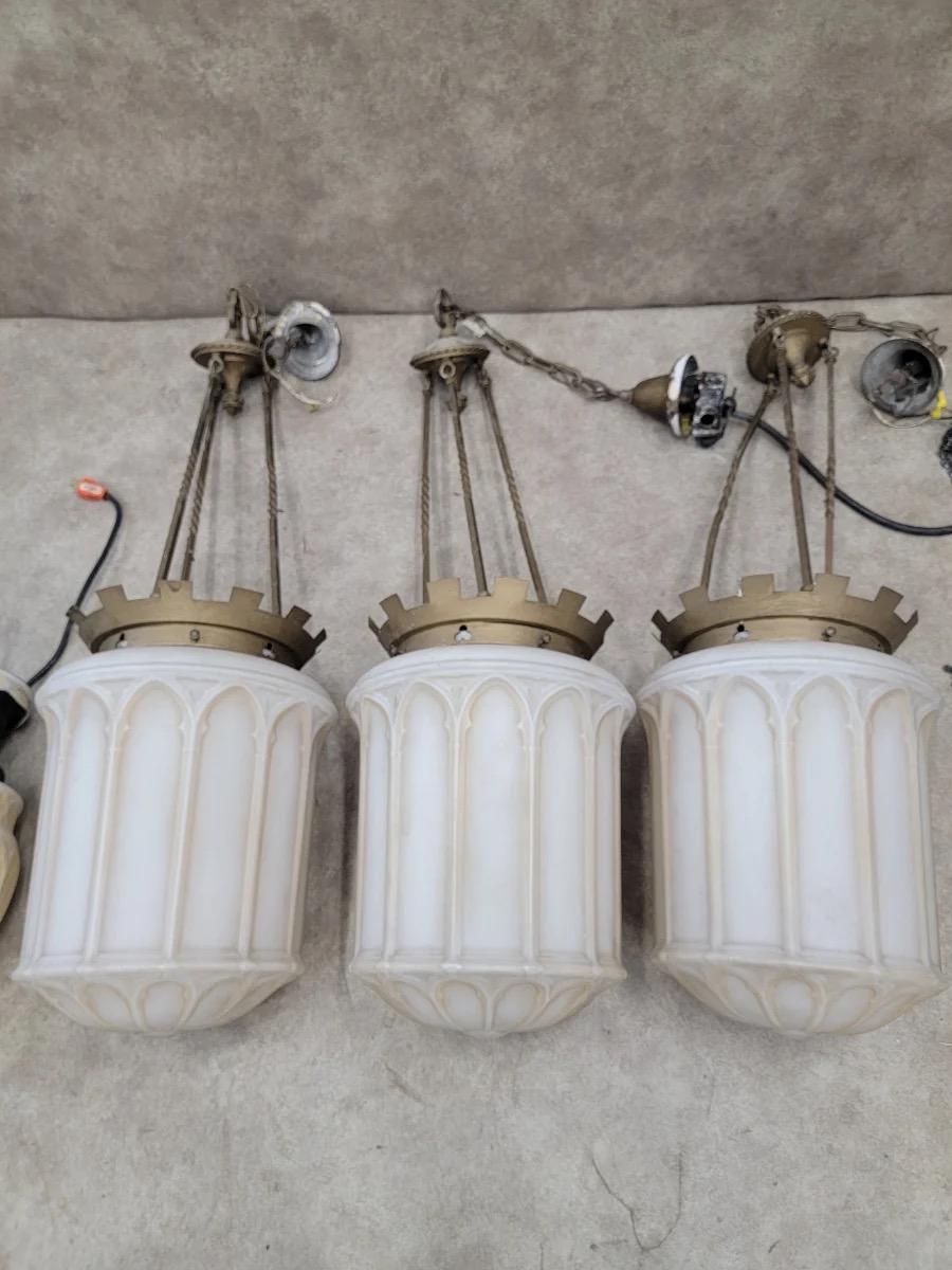 Antico pendente vittoriano in vetro lattiginoso - Set di 2 luci in vendita 8