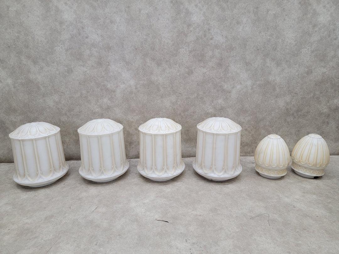 Gotico Antico pendente vittoriano in vetro lattiginoso - set di 4 luci in vendita