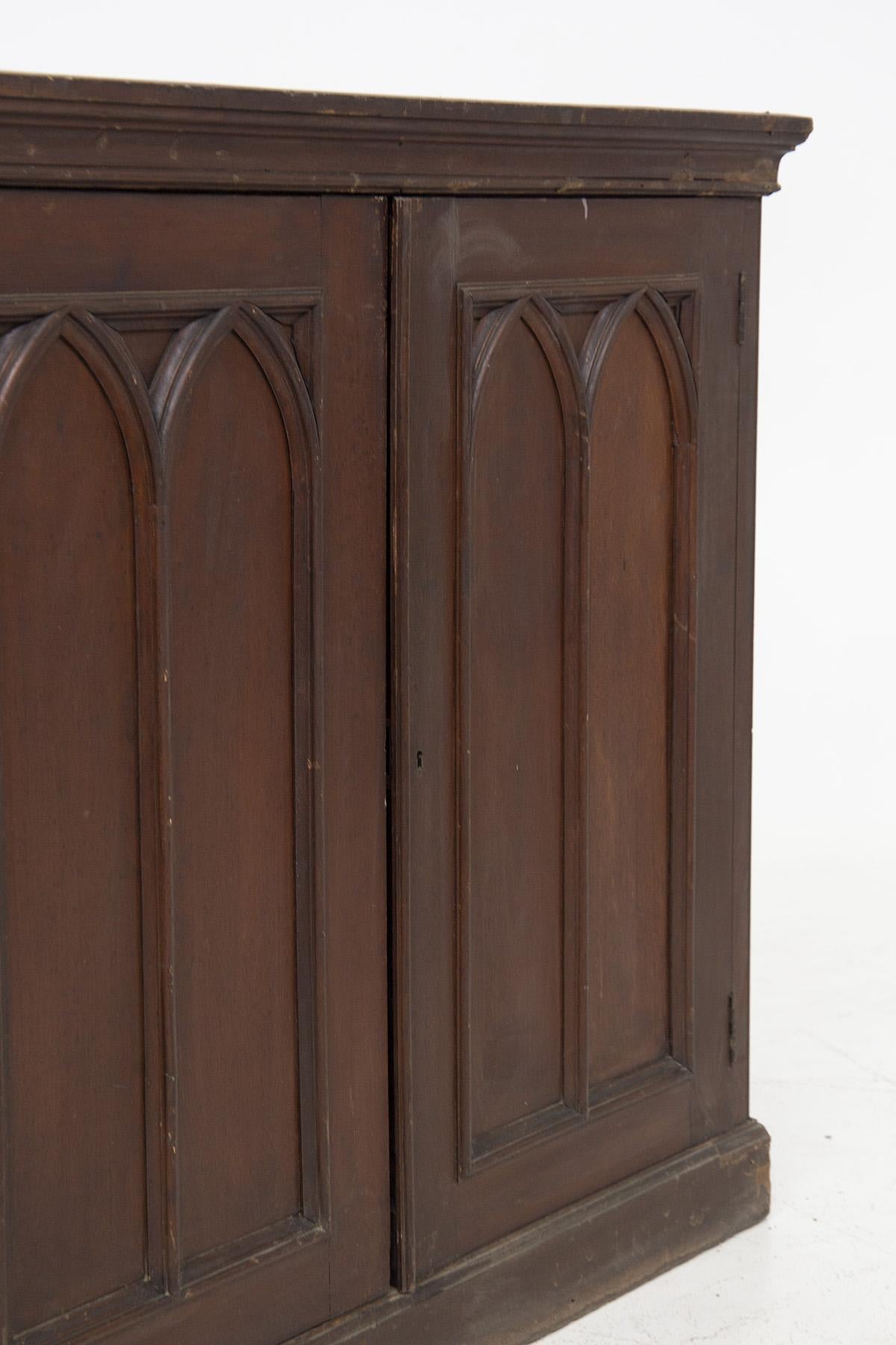 Antique Gothic High Cupboard of the Galloping Queen Holland In Good Condition For Sale In Milano, IT