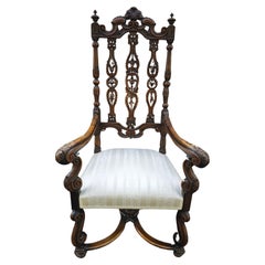 Antiker Thronsessel im gotischen Jacobean-Stil aus geschnitztem, verschnörkeltem Nussbaumholz