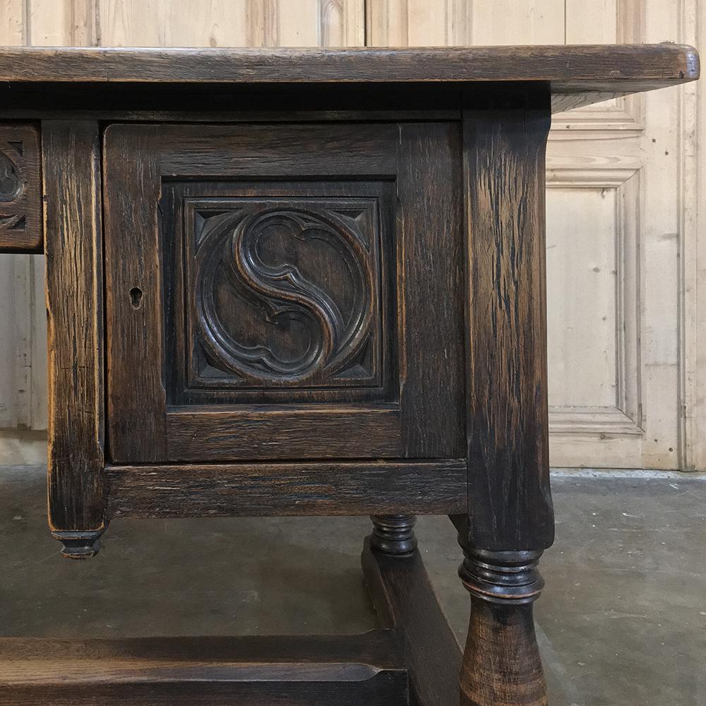 Escritorio Gótico Antiguo de Roble con Tapa de Cuero en venta 4