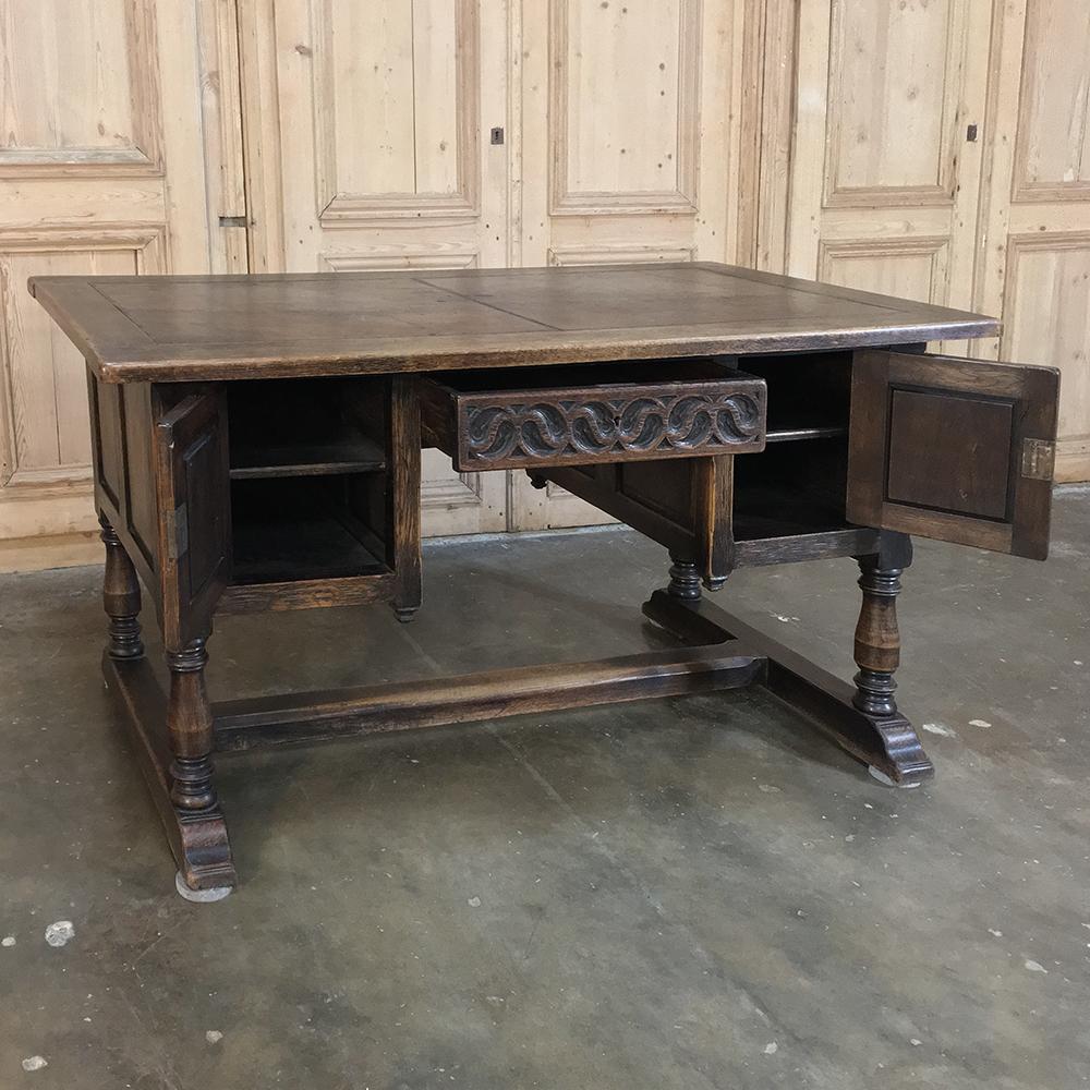 Escritorio Gótico Antiguo de Roble con Tapa de Cuero Hecho a mano en venta