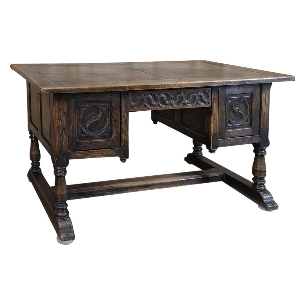 Bureau gothique ancien en chêne avec dessus en cuir en vente