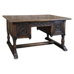 Bureau gothique ancien en chêne avec dessus en cuir