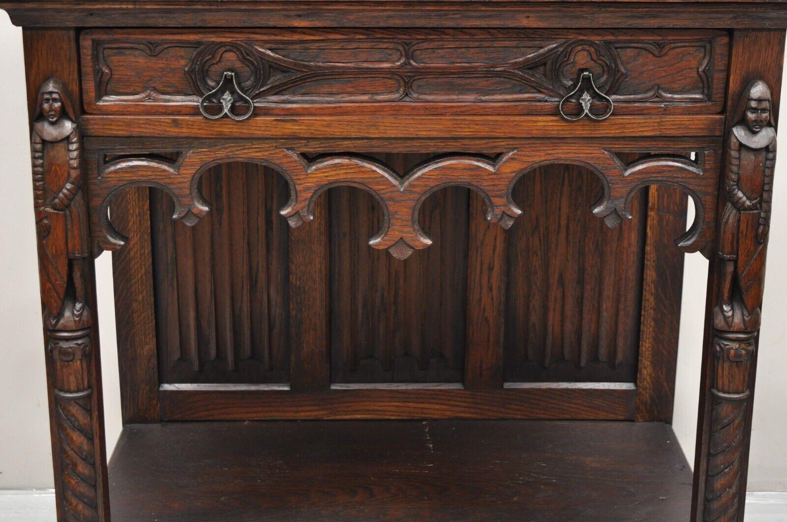 XIXe siècle Ancienne armoire à vins gothique de la Renaissance figurative en bois de chêne sculpté en vente