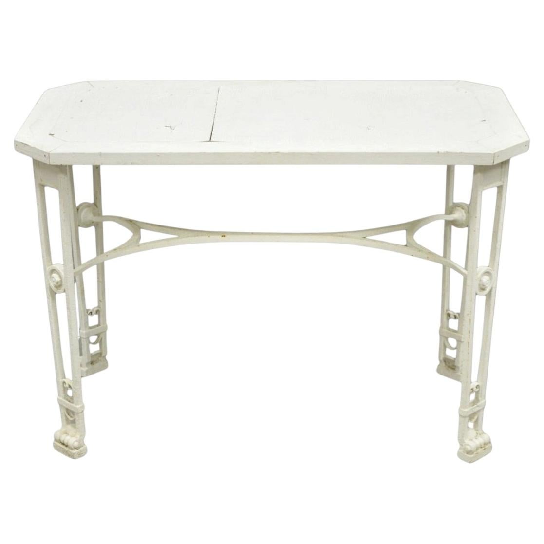 Table d'appoint gothique Renaissance en fer forgé (A) en vente