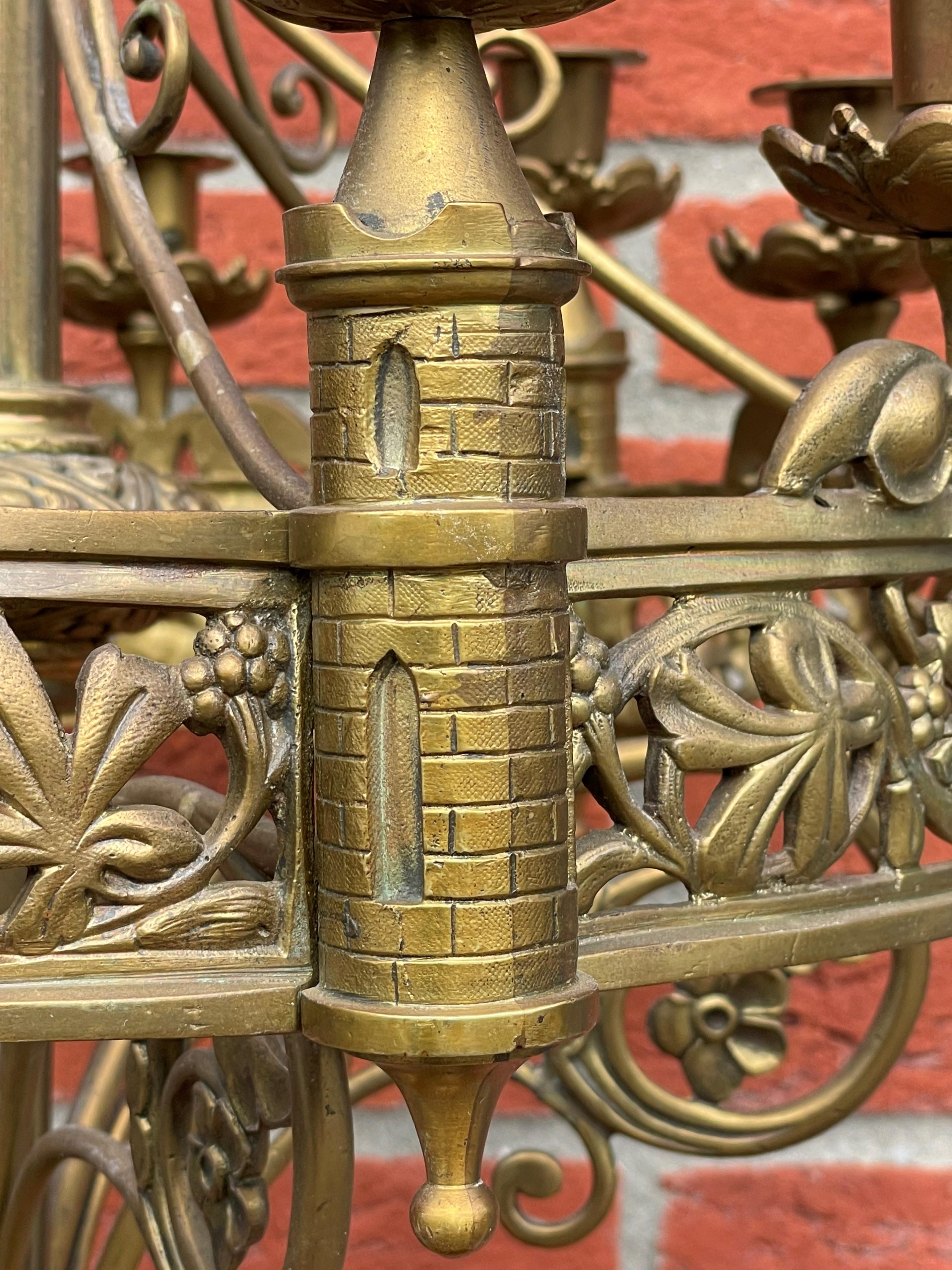 Antiker 13-Kerzentisch oder Bodenkandelaber aus Bronze im gotischen Revival-Stil mit Gargoyles im Angebot 5