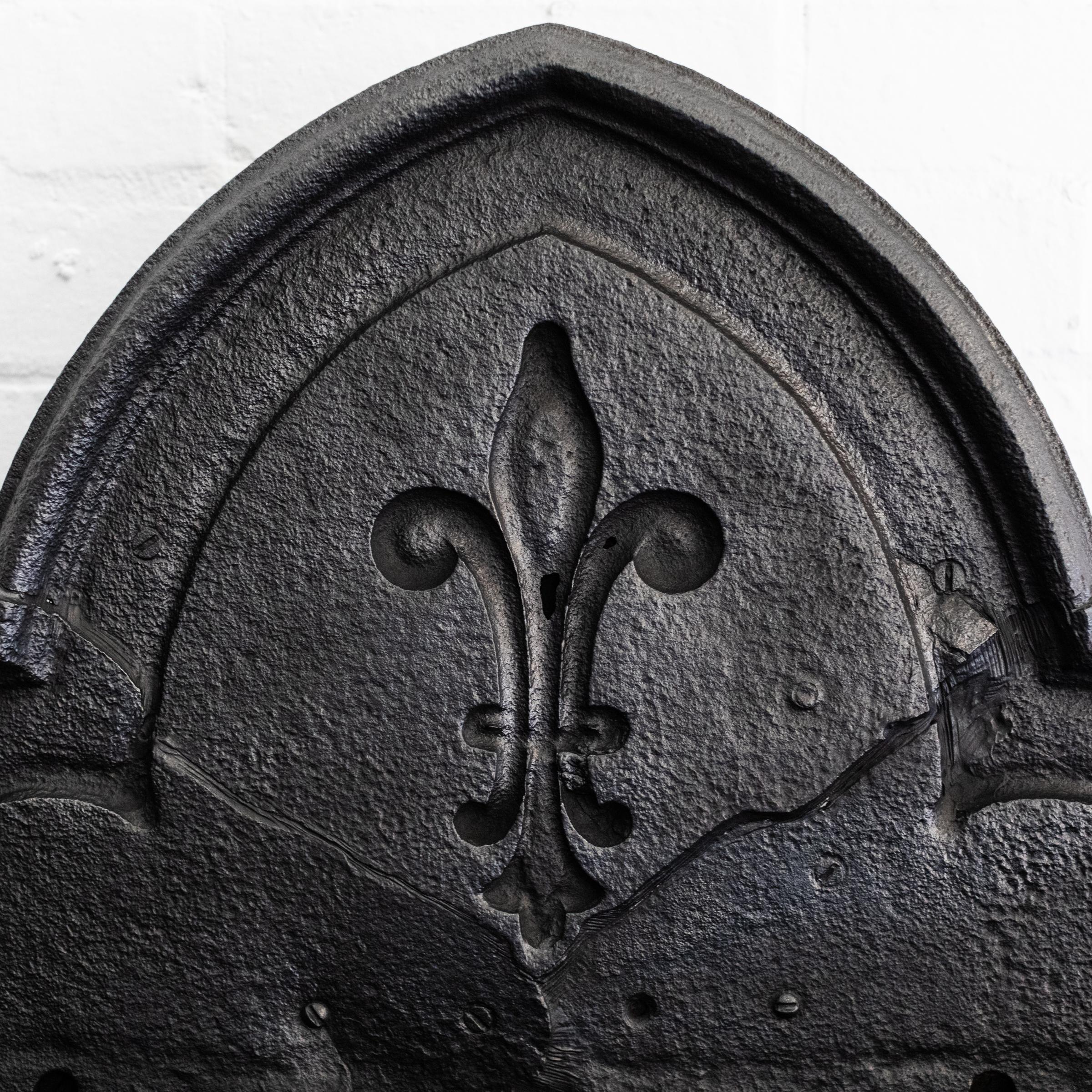Antico cesto da fuoco in ghisa in stile gotico revival In condizioni buone in vendita a Ware, GB