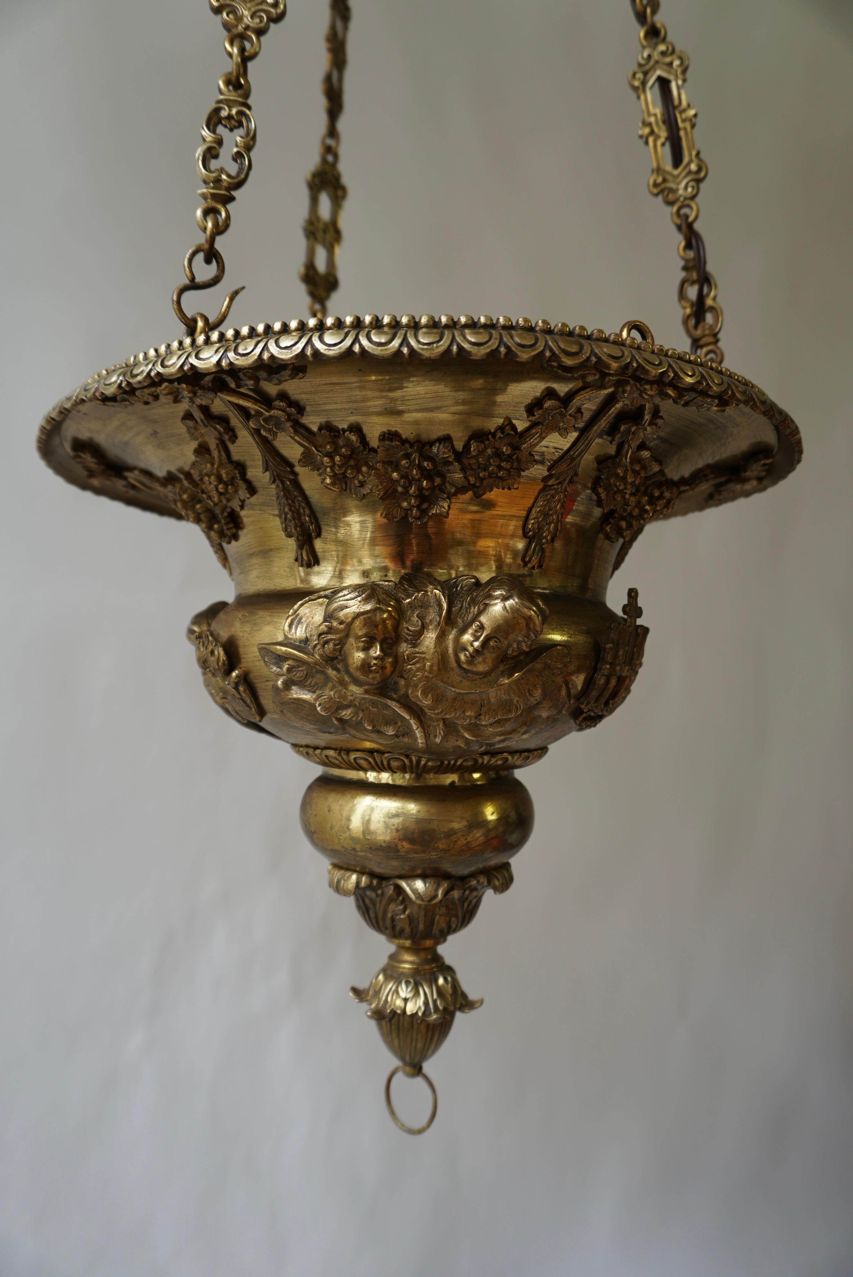 Antiker Gotik-Revival-Kronleuchter und Kirchenlampe (Handgefertigt) im Angebot