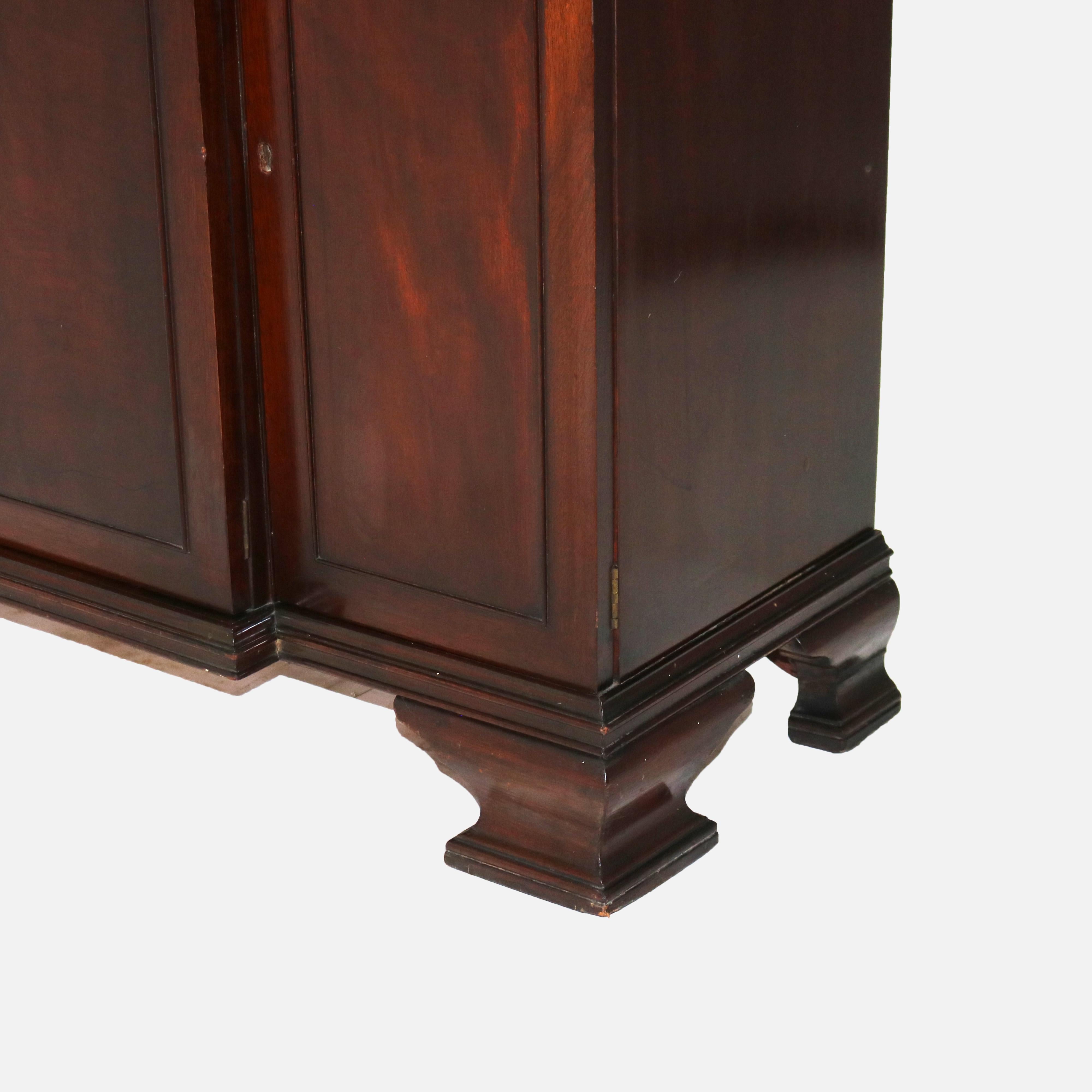 Gothique Antique Revival Flame Mahogany Step Back China Cabinet C1930 en vente