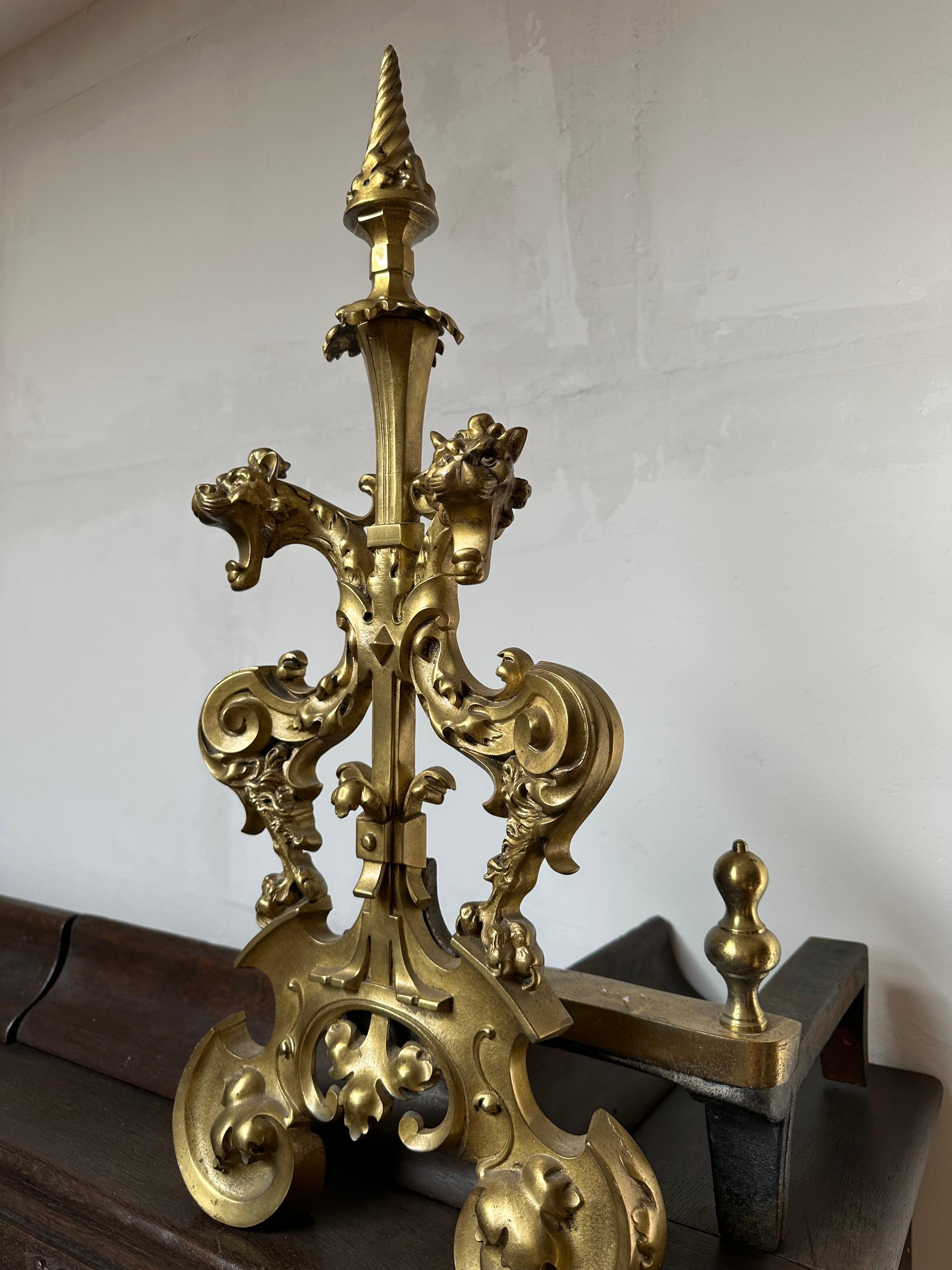 Antike Gotik-Revival-Feuerböcke oder Feuerböcke aus vergoldeter Bronze mit Drachen / Kaminbesteck im Angebot 2