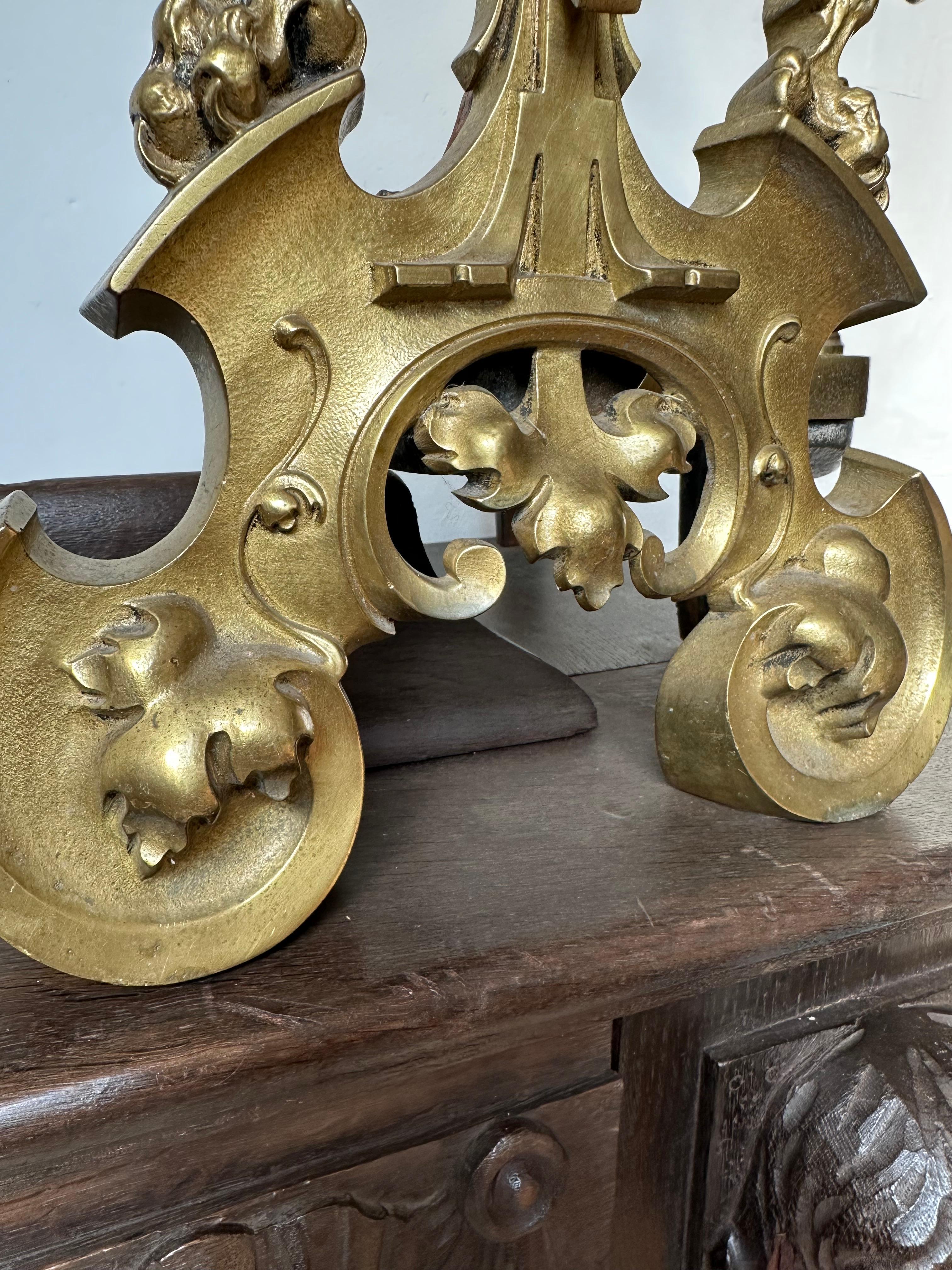 Antike Gotik-Revival-Feuerböcke oder Feuerböcke aus vergoldeter Bronze mit Drachen / Kaminbesteck im Angebot 4