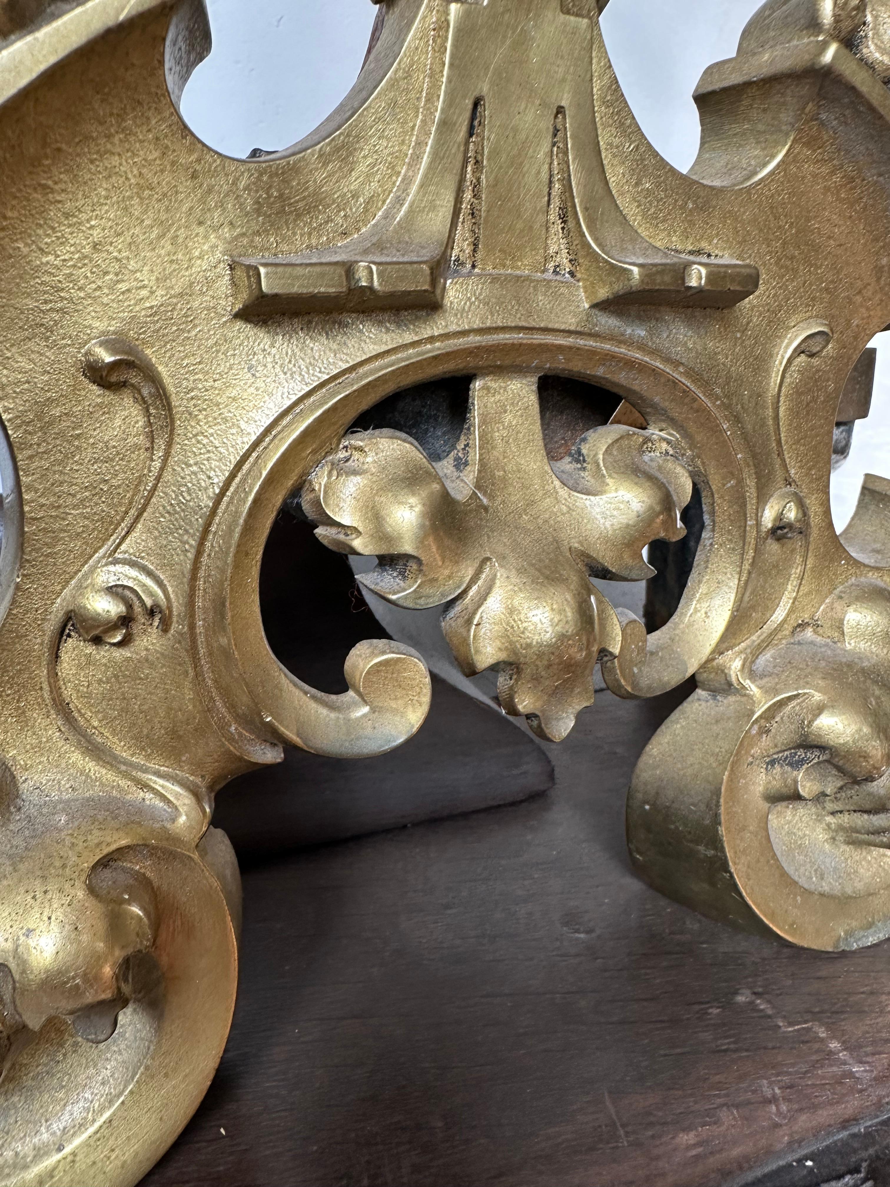 Antike Gotik-Revival-Feuerböcke oder Feuerböcke aus vergoldeter Bronze mit Drachen / Kaminbesteck im Angebot 5