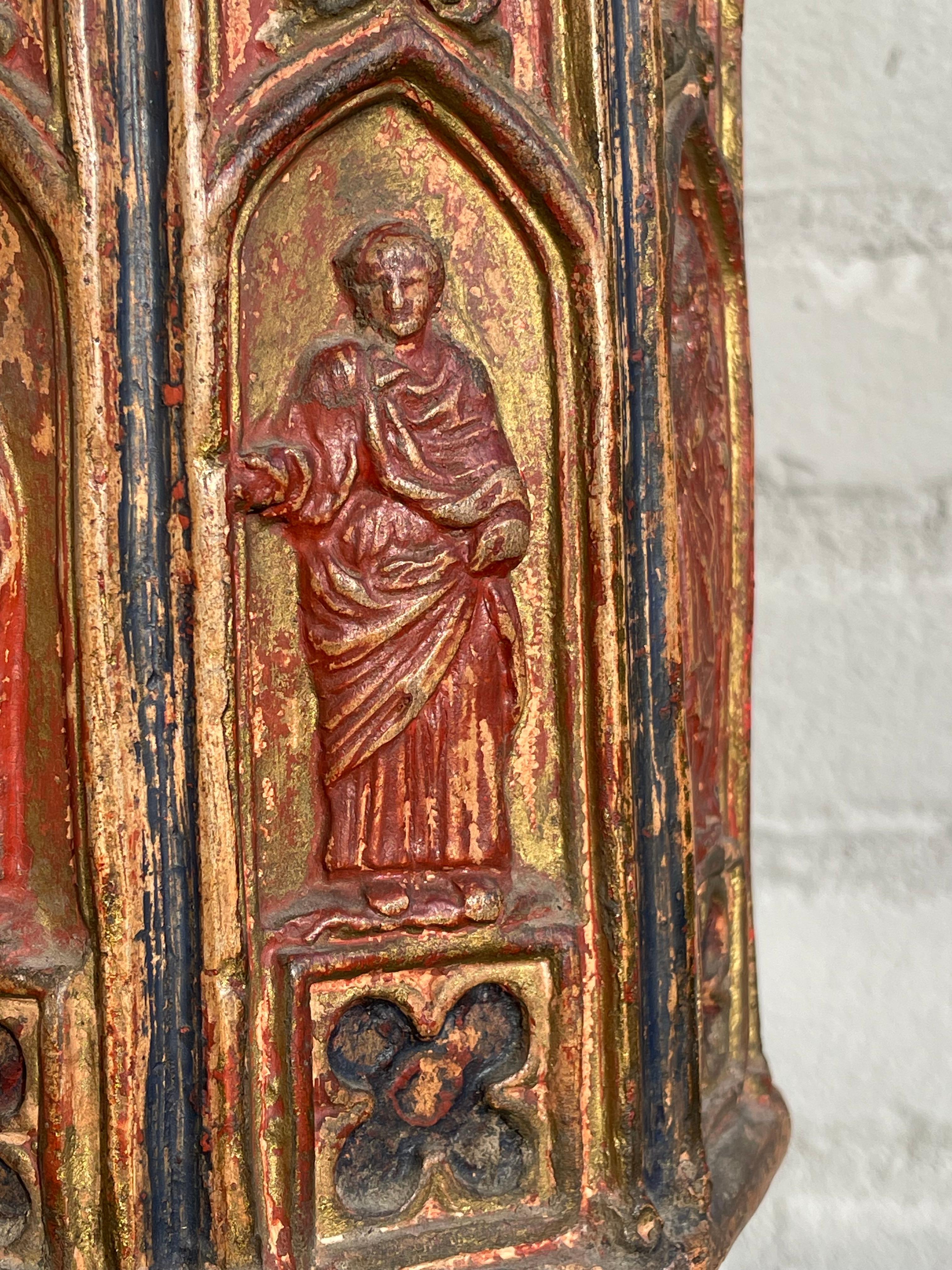 Antike Gotik-Revival-Vase, glasierte Tonvase, Sanctuary, m. Apostle in Kirchenfenstern im Angebot 2