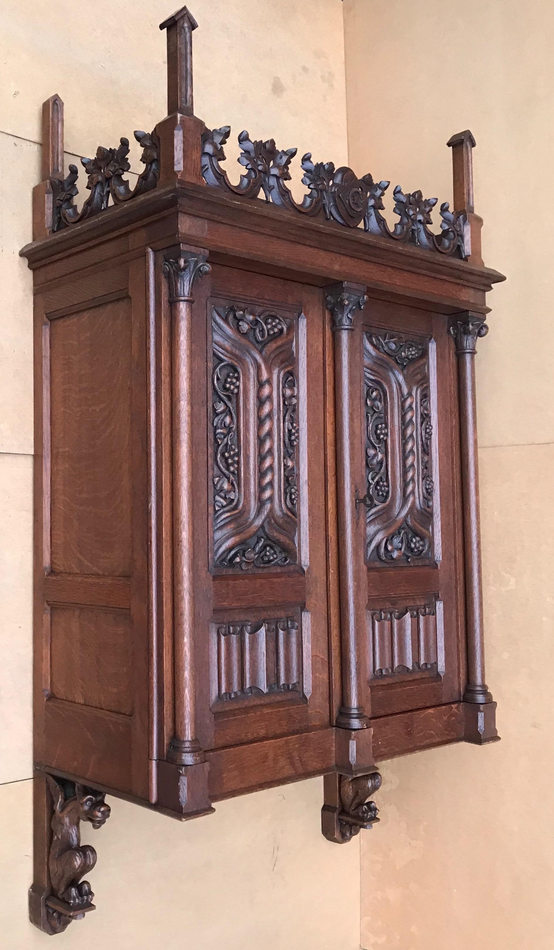 Antique Gothic Revival Hand Carved Oak Wall Cabinet with Gargoyles Sculptures In Good Condition In Lisse, NL
