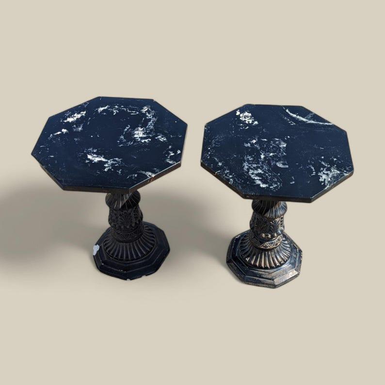 Piédestaux en marbre de style néo-gothique antique, tables d'appoint Art déco du milieu du siècle dernier Bon état - En vente à Rancho Cucamonga, CA