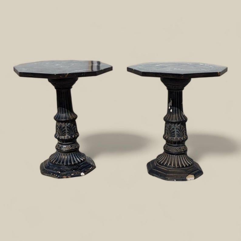 Piédestaux en marbre de style néo-gothique antique, tables d'appoint Art déco du milieu du siècle dernier en vente 1