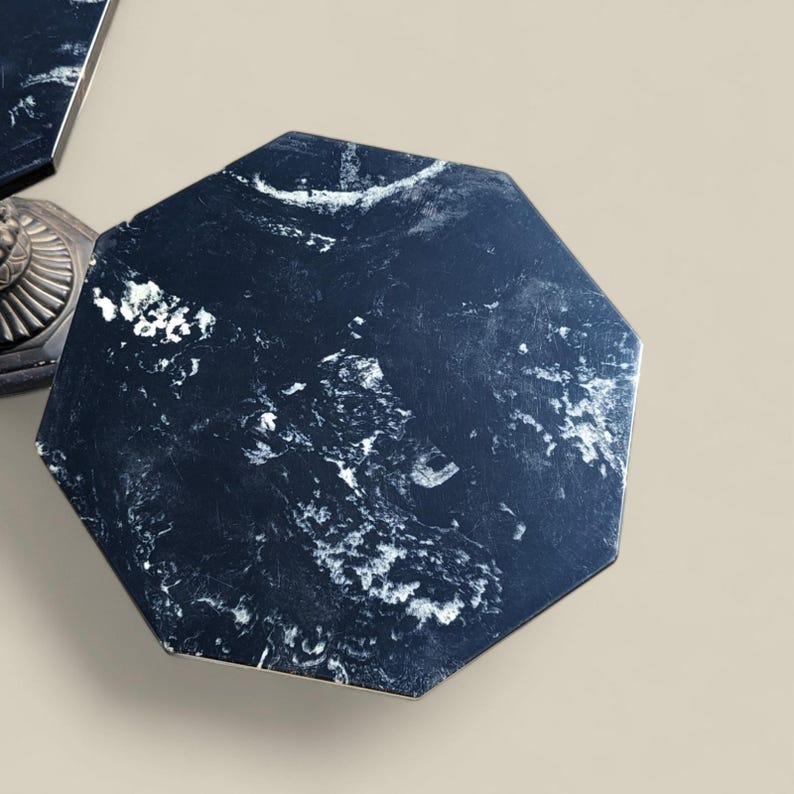 Piédestaux en marbre de style néo-gothique antique, tables d'appoint Art déco du milieu du siècle dernier en vente 2