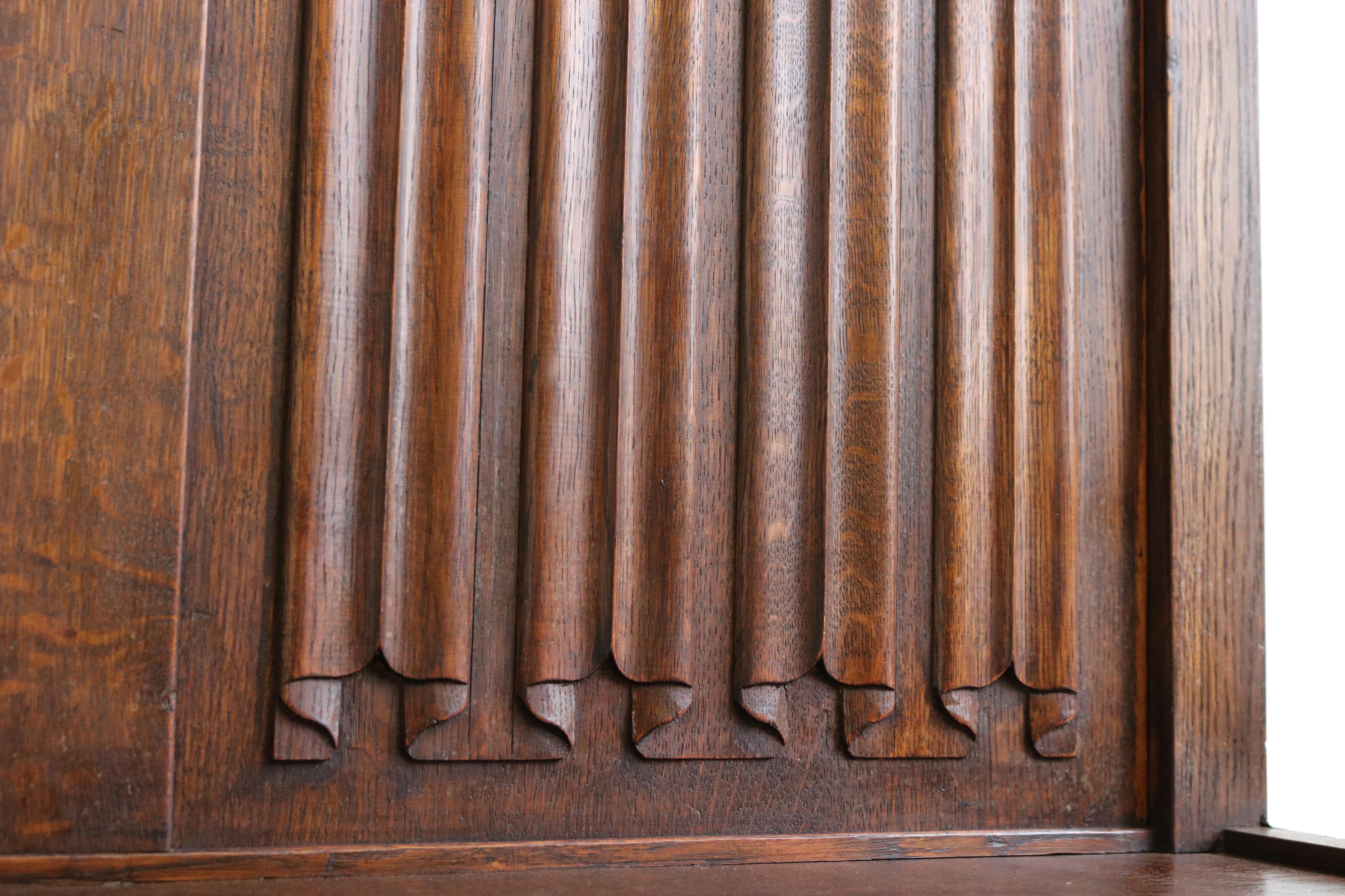Antique Gothic Revival Eiche geschnitzt Dry Bar / Drinks Cabinet Church Windows Arches im Angebot 3