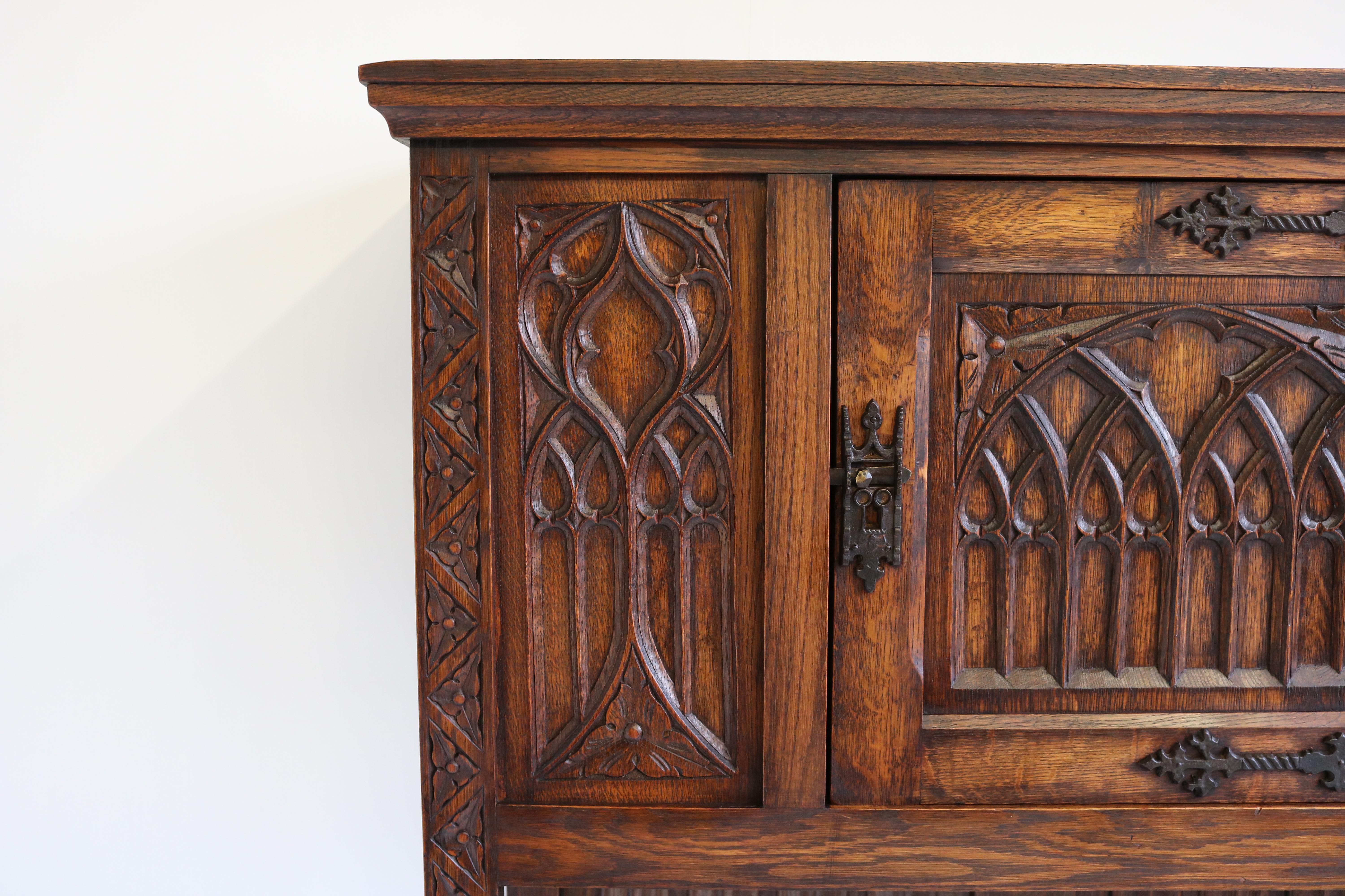 Antique Gothic Revival Oak Carved Dry Bar / Drinks Cabinet Church Windows Arches For Sale 8